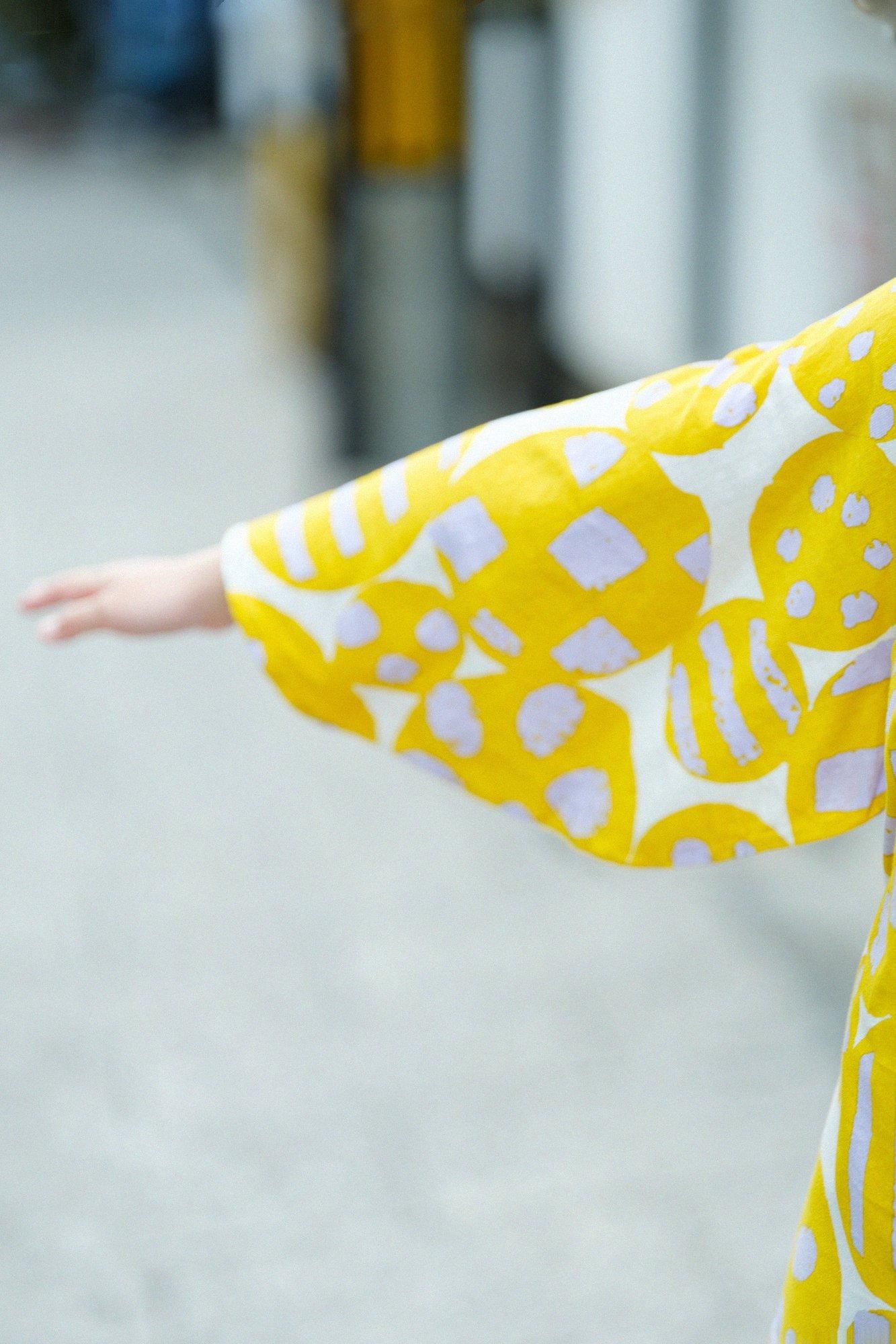 圓弧袖褶領上衣/明麗 喜喜