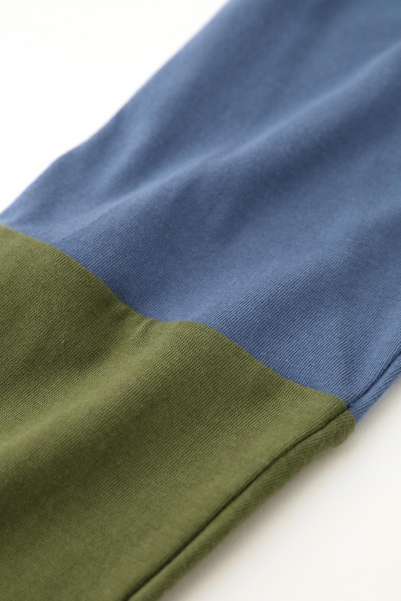 V-neck Shirt Bi-color Sleeve 30 Count Single Yarn / Light Greyish Blue × Moss Green