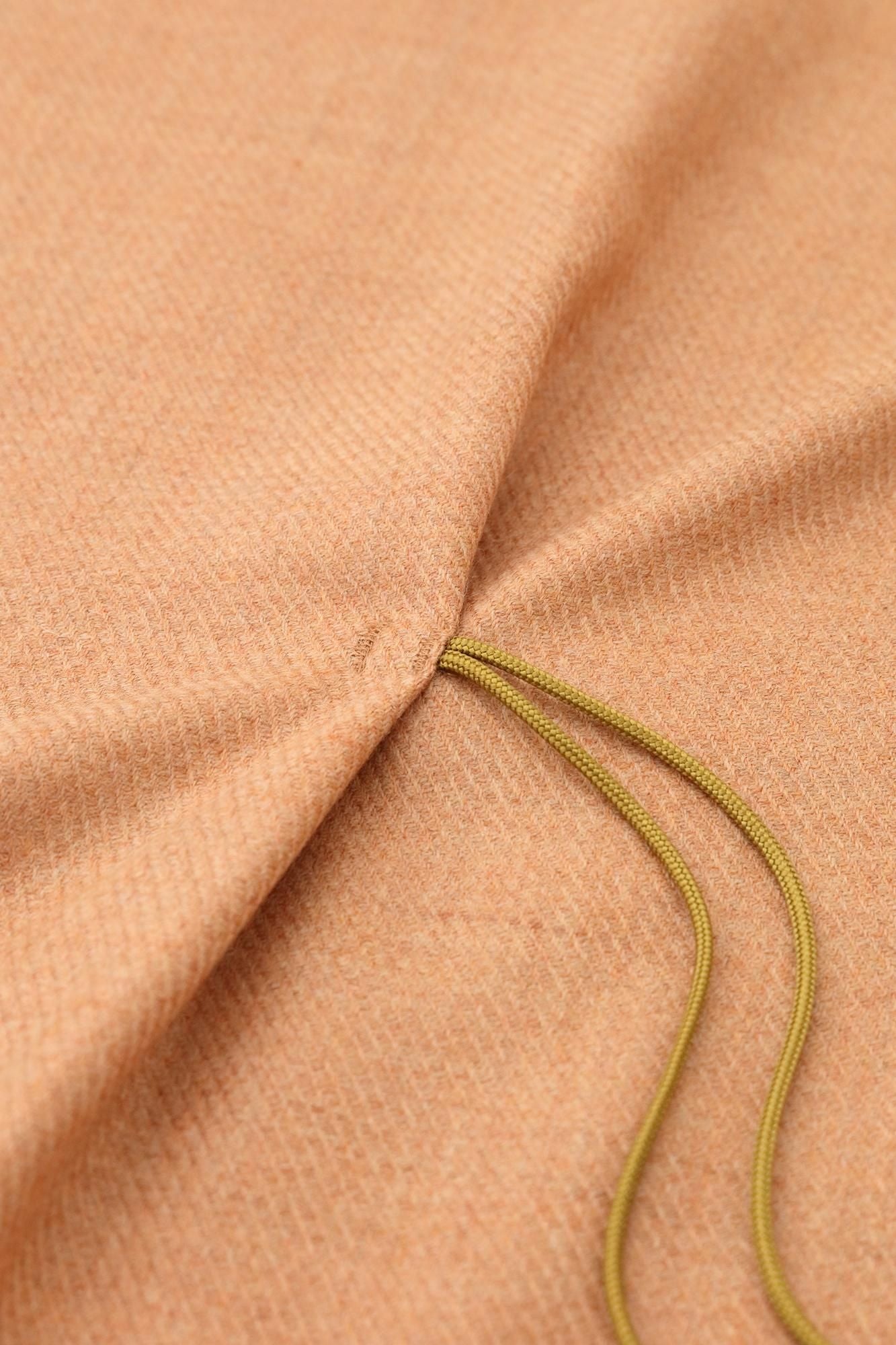 梳毛（そもう） 綾織（あやおり） きさらぎ／赤香色（あかこういろ）