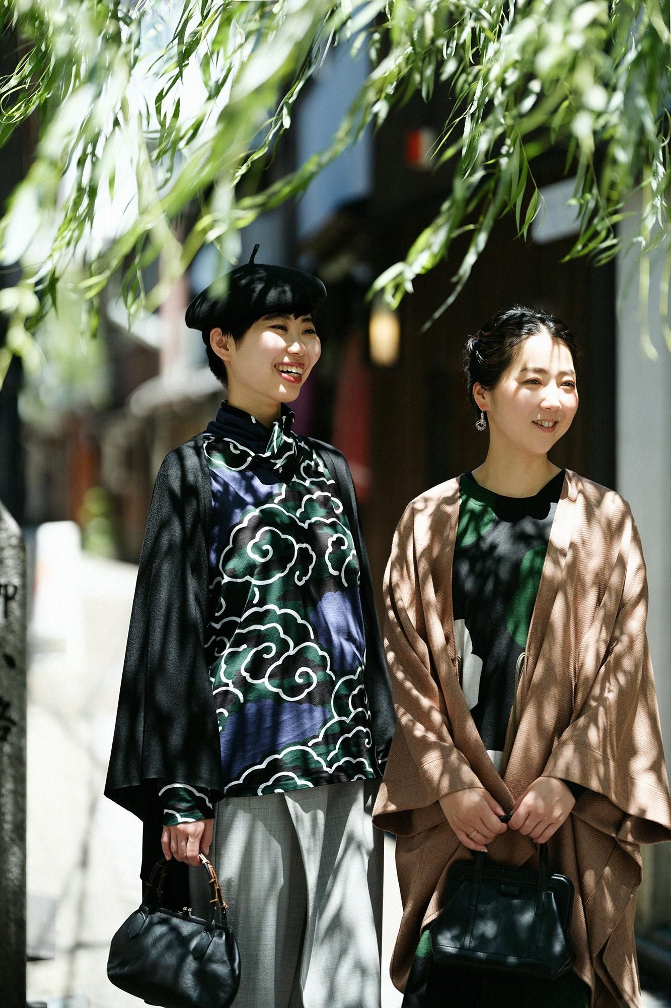 梳毛（そもう） 綾織（あやおり） きさらぎ／丁字茶色（ちょうじちゃいろ）