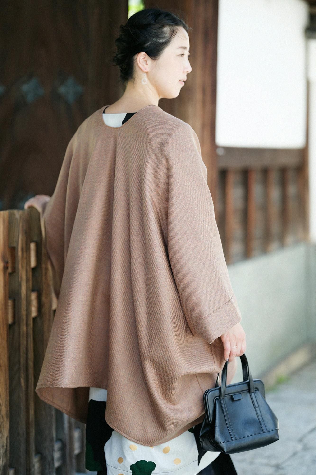 梳毛（そもう） 綾織（あやおり） きさらぎ／丁字茶色（ちょうじちゃいろ）