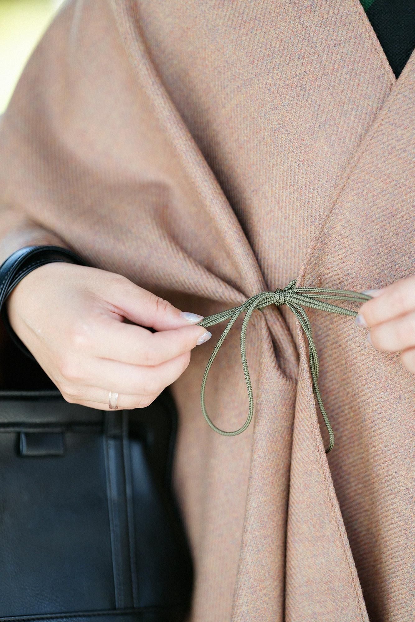 梳毛（そもう） 綾織（あやおり） きさらぎ／丁字茶色（ちょうじちゃいろ）