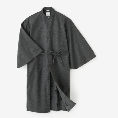 【net限定】梳毛（そもう） 綾織（あやおり） 薙刀かり衣（なぎなたかりごろも） 裏勝り（うらまさり）／濃灰（こいはい）×SO-SU-U