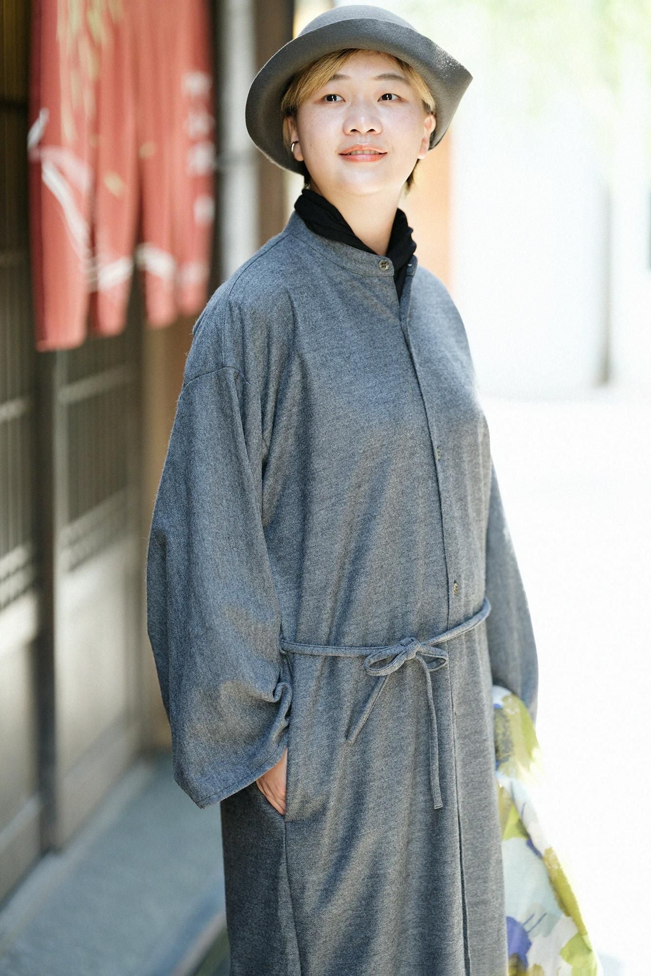 【net限定】梳毛（そもう） 綾織（あやおり） 薙刀かり衣（なぎなたかりごろも） 裏勝り（うらまさり）／濃灰（こいはい）×SO-SU-U