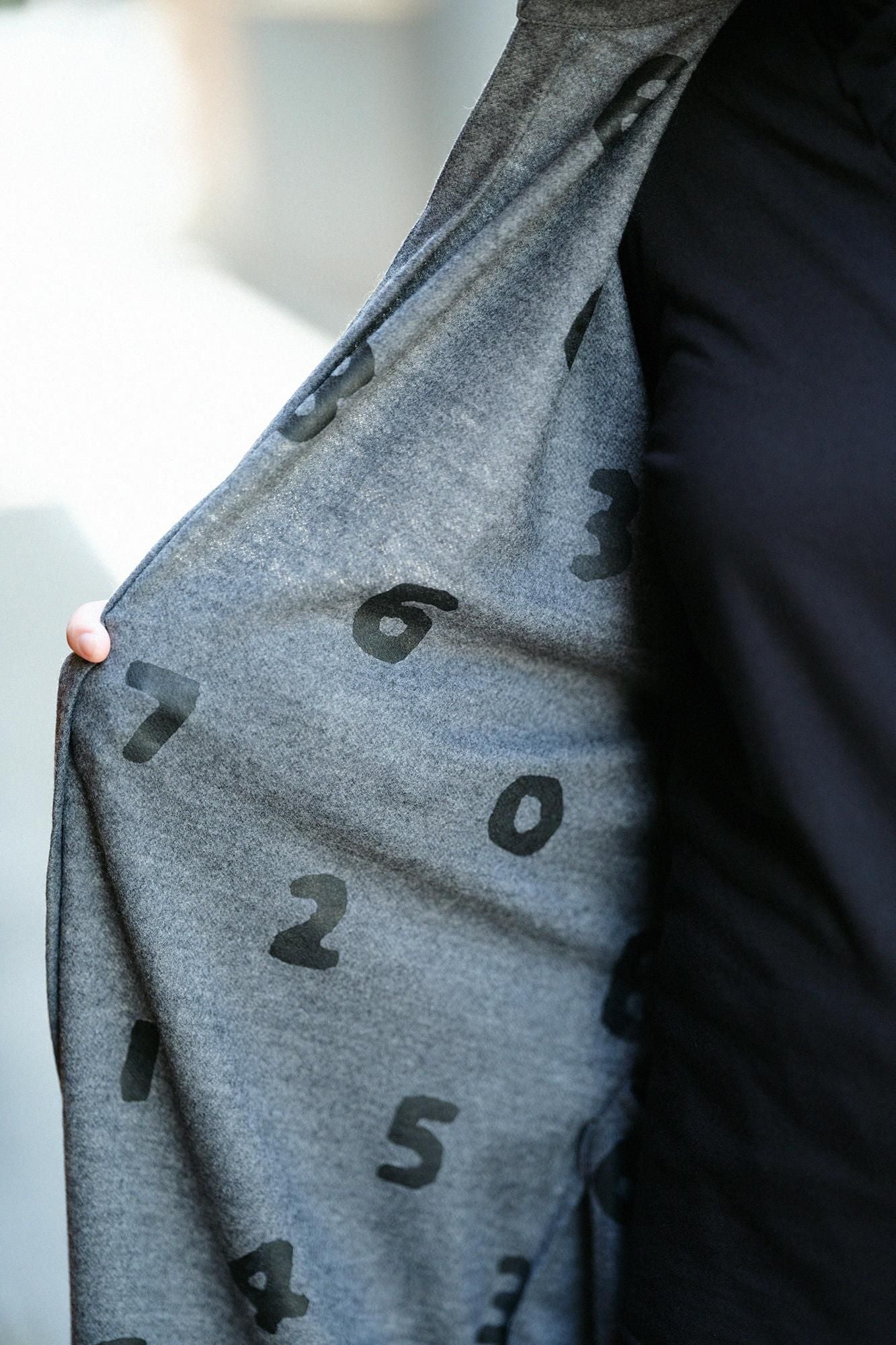 【net限定】梳毛（そもう） 綾織（あやおり） 薙刀かり衣（なぎなたかりごろも） 裏勝り（うらまさり）／濃灰（こいはい）×SO-SU-U