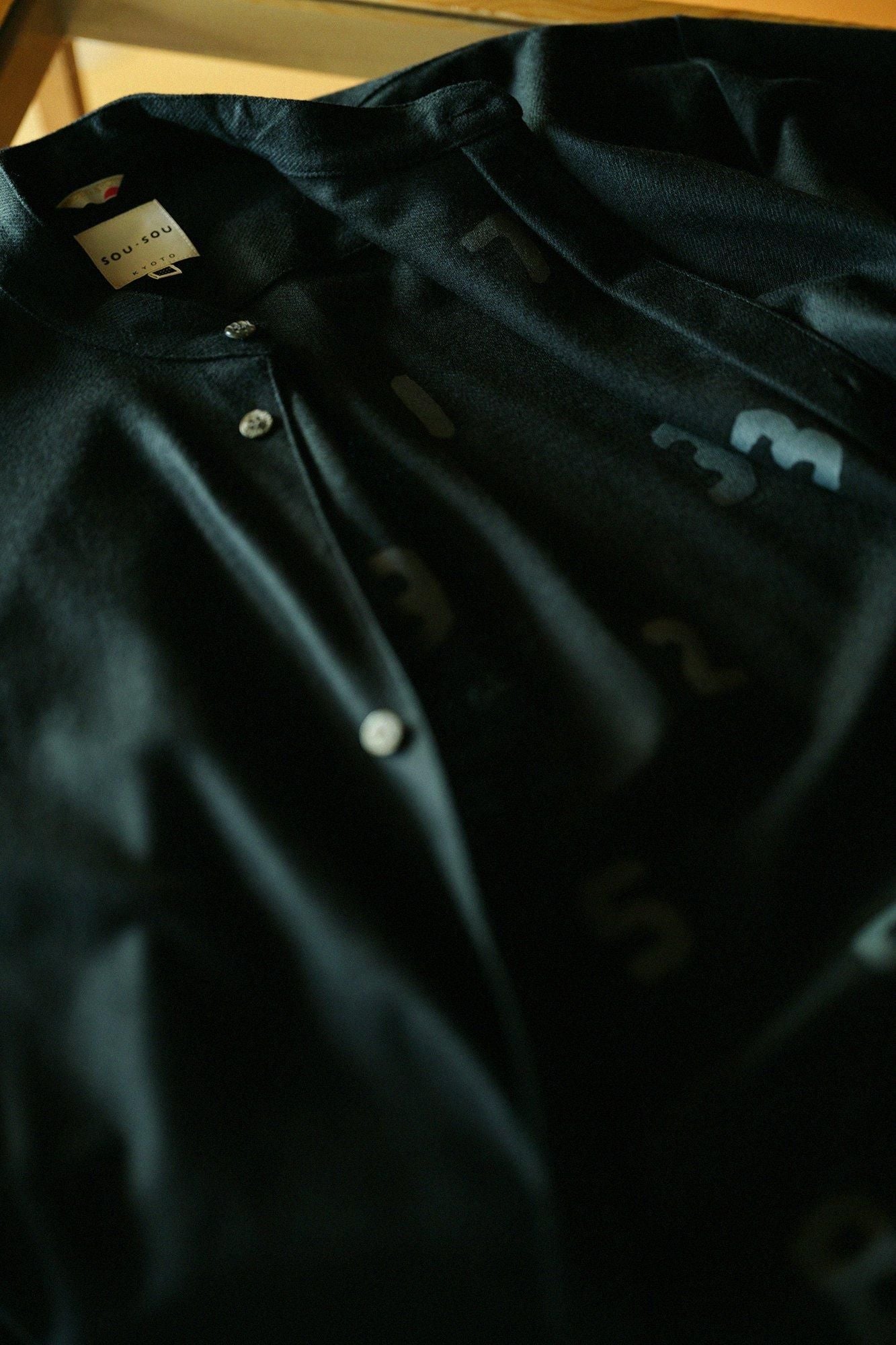 【net限定】梳毛（そもう） 綾織（あやおり） 薙刀かり衣（なぎなたかりごろも） 裏勝り（うらまさり）／濡羽色（ぬればいろ）×SO-SU-U