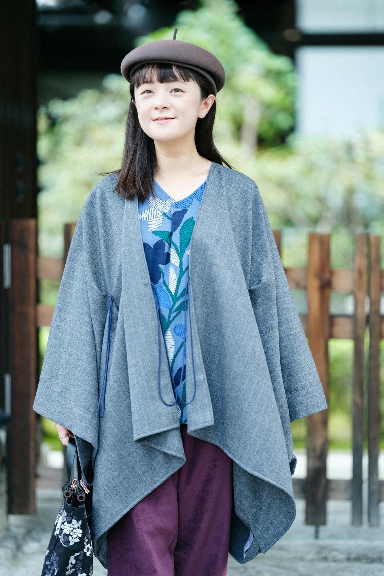 梳毛條紋 如月披風斗篷／深灰色