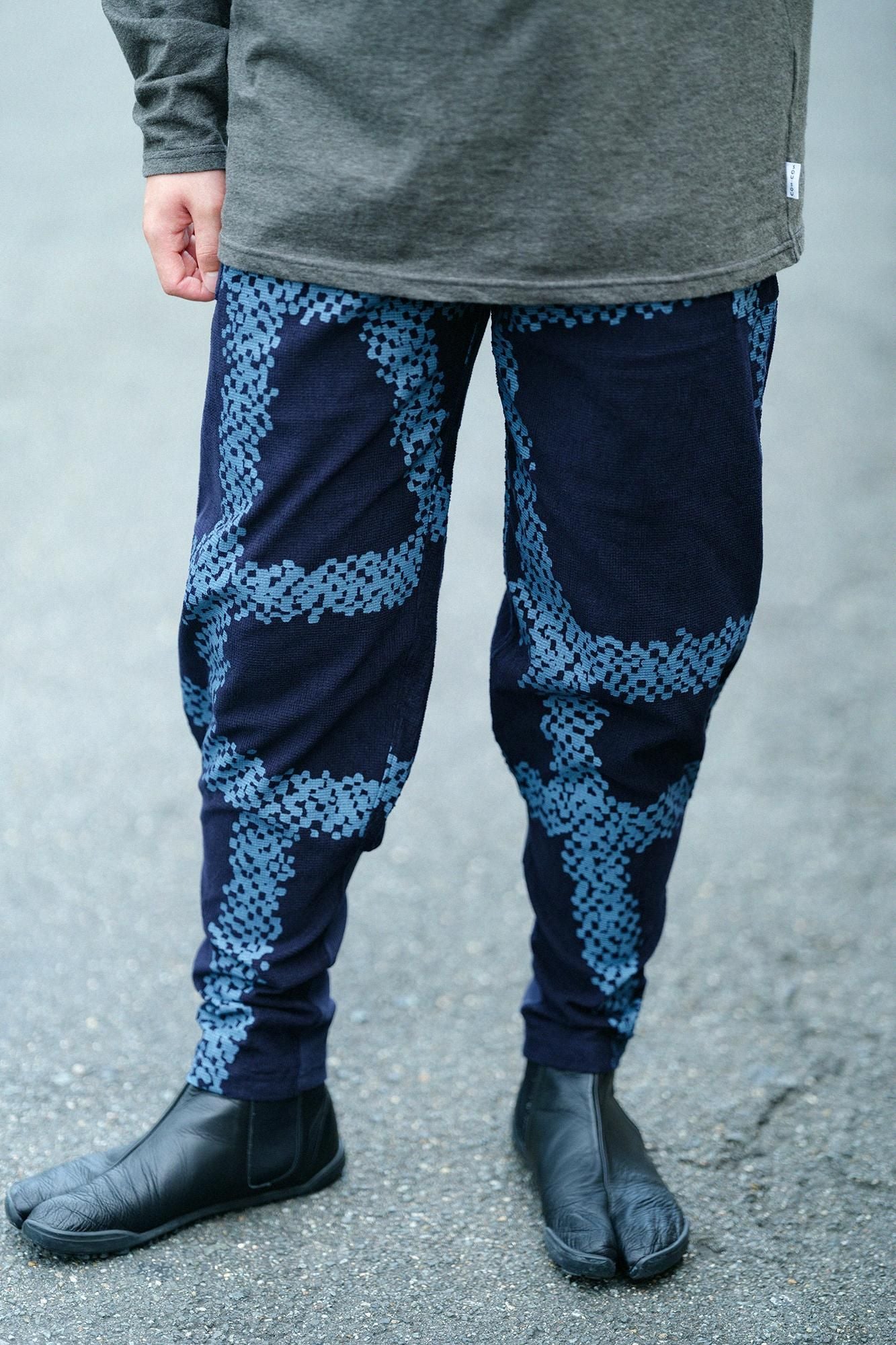 ソフトサーモ(R) コール天 裁付（たっつけ）えんゆう穿き／がんじがらめ 留紺（とめこん）