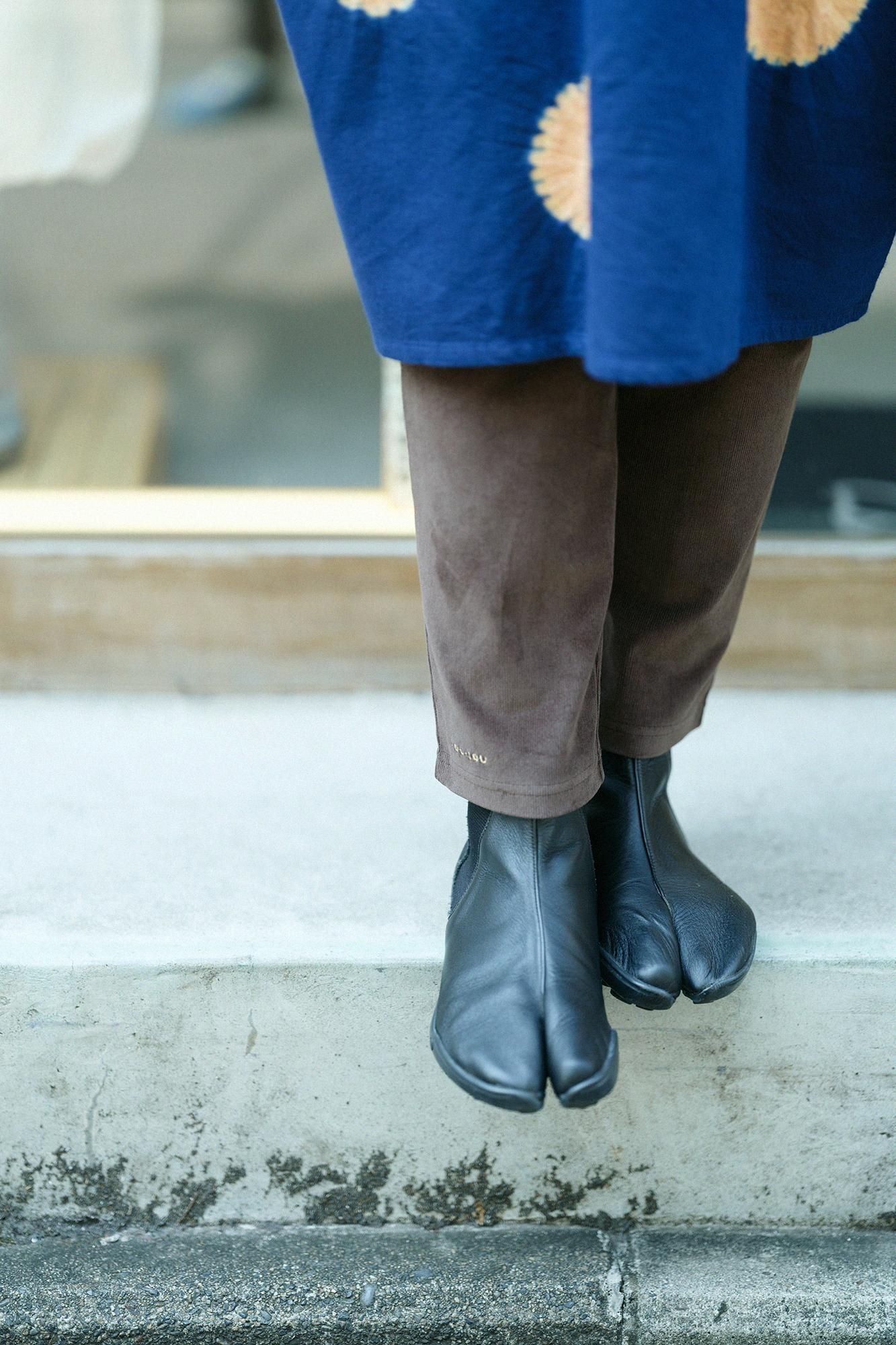 Shin Corduroy Slightly Slim-type Leggings Pants／/ Brown Black