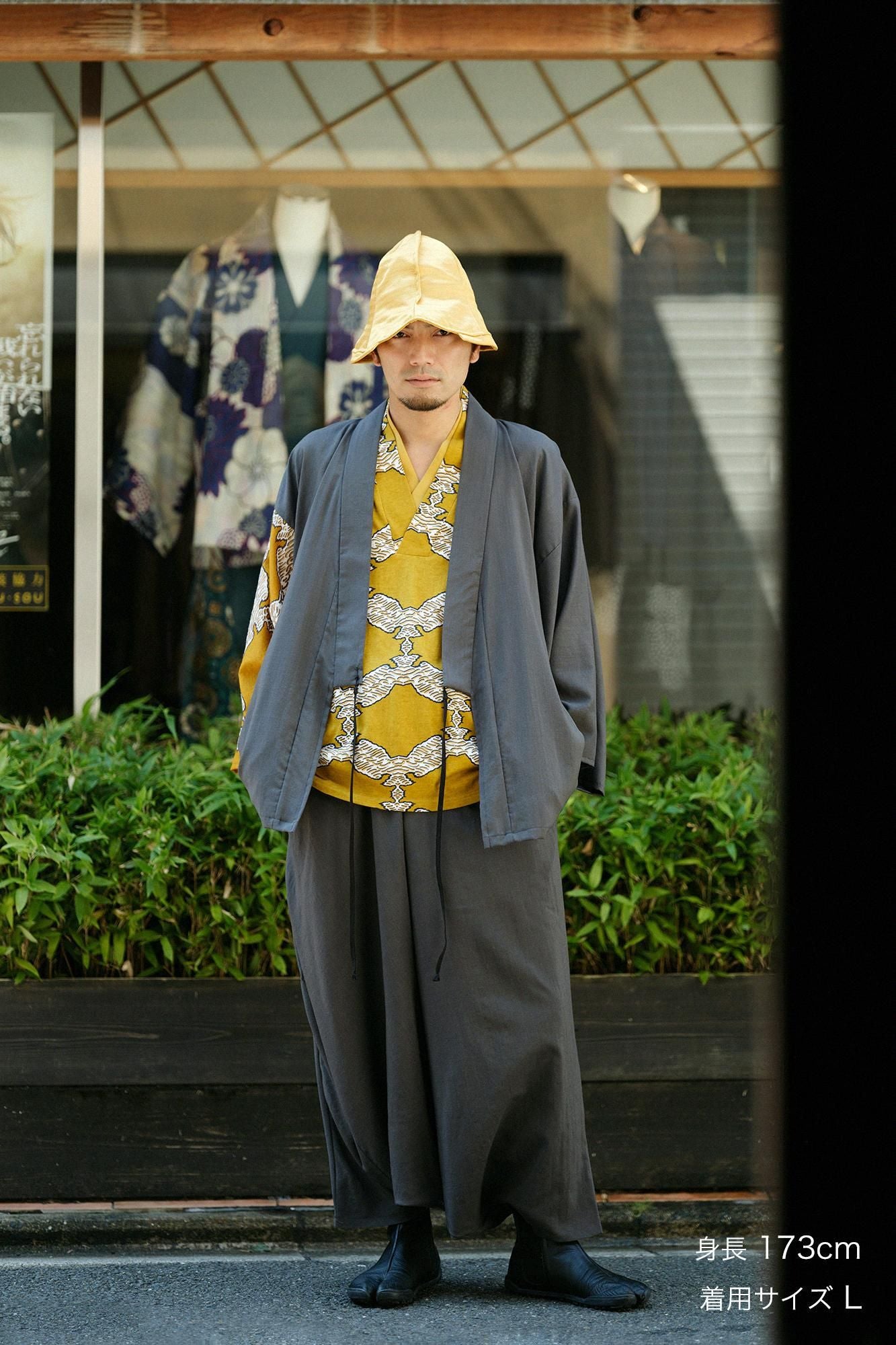 モスリン 角袖風靡（かくそでふうび） 片身替わり（かたみがわり）／濃灰（