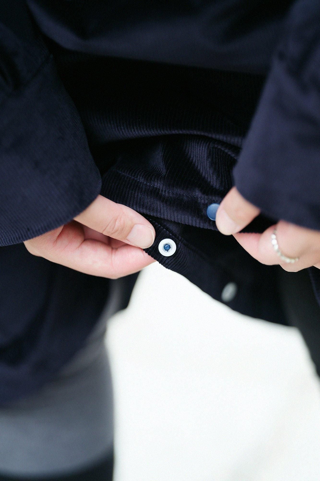 net限定】ストレッチコーデュロイ BIKEワンピース／ダークネイビー