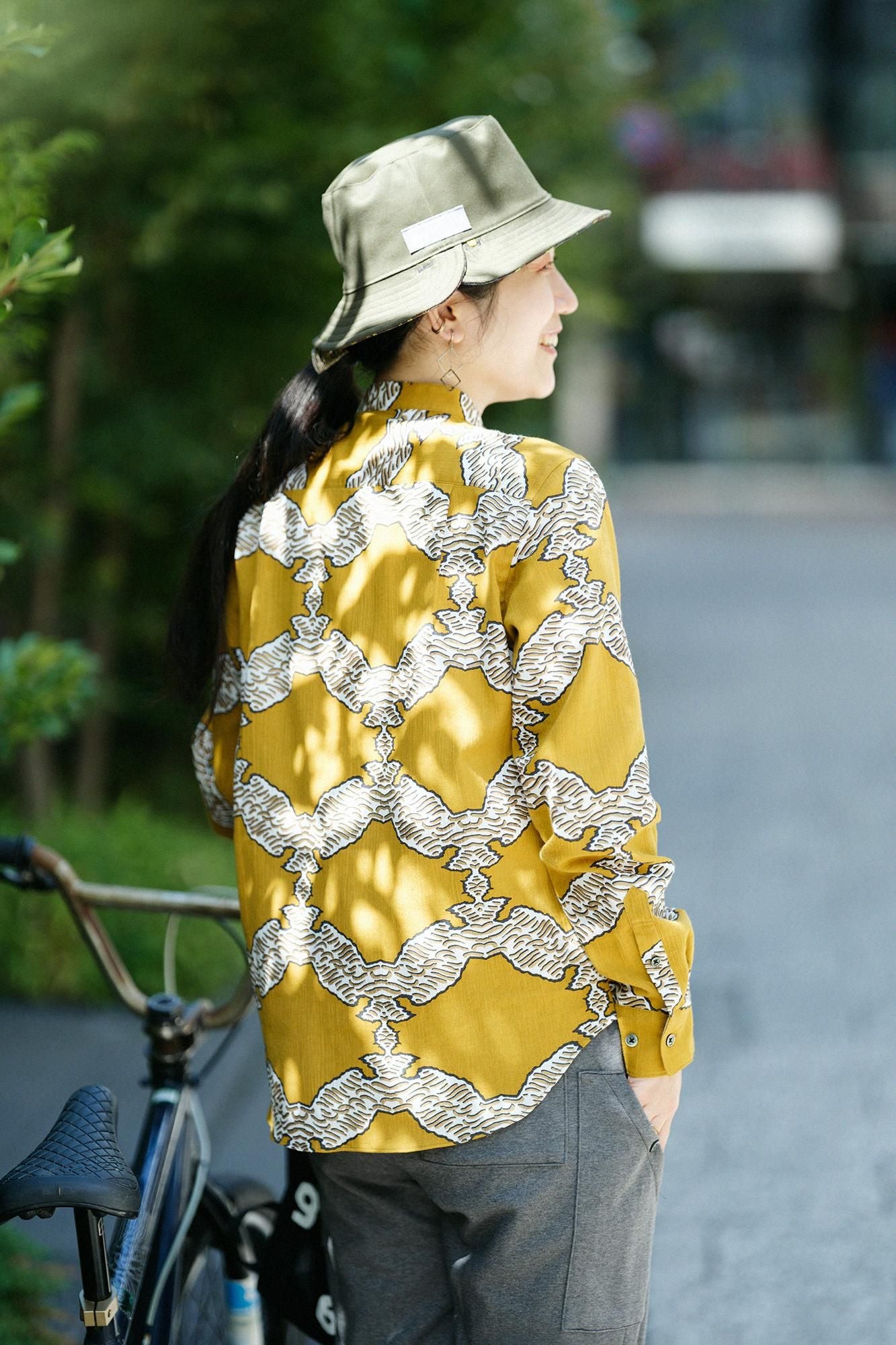 高島縮 20/20 スタンドカラーシャツ／武者七宝（むしゃしっぽう）