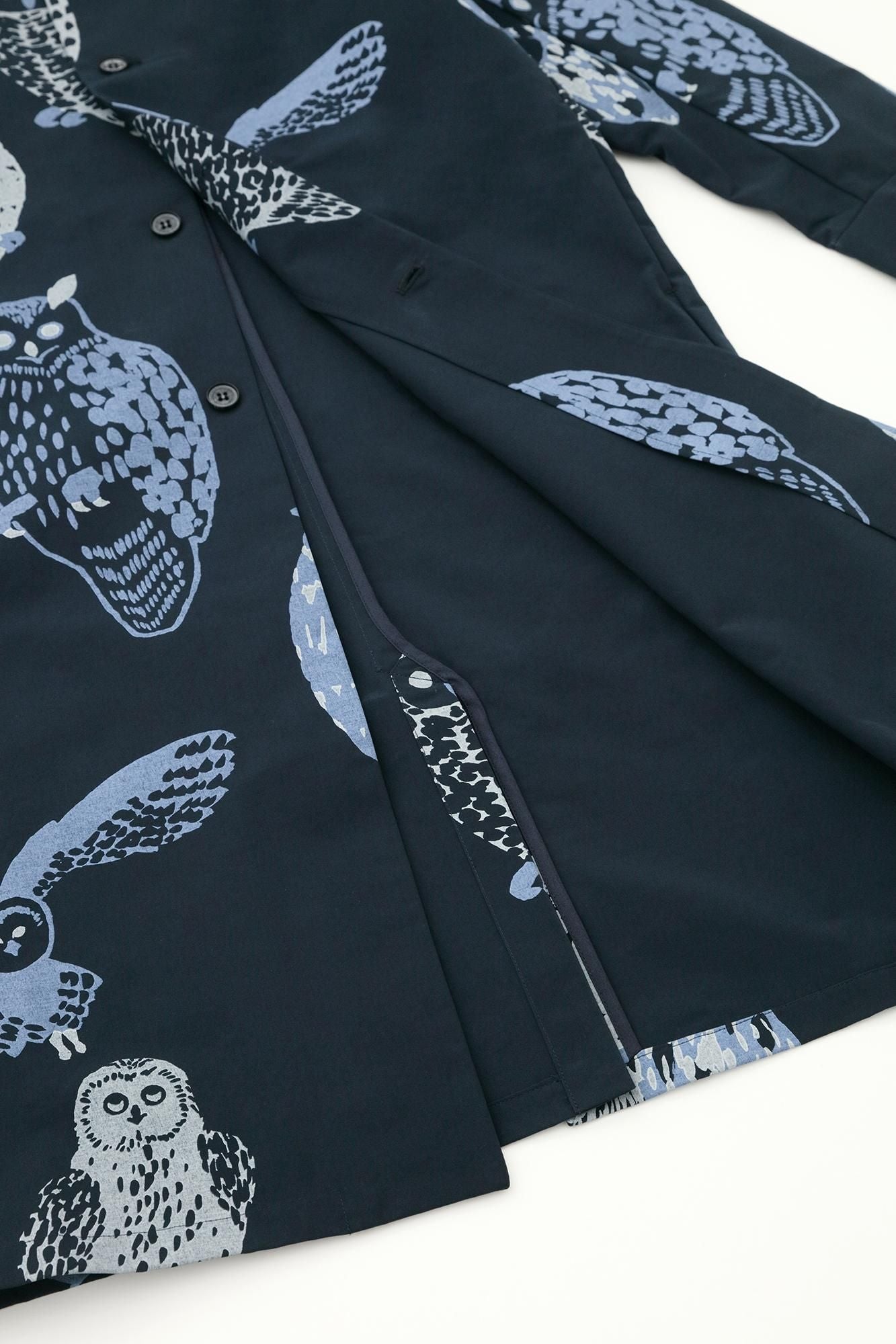 SOU.SOUフクロウ柄 ロングコート新品未使用　Mサイズ net限定】ウェザークロス スタンドカラー ロングコート／ふくろう 深紺