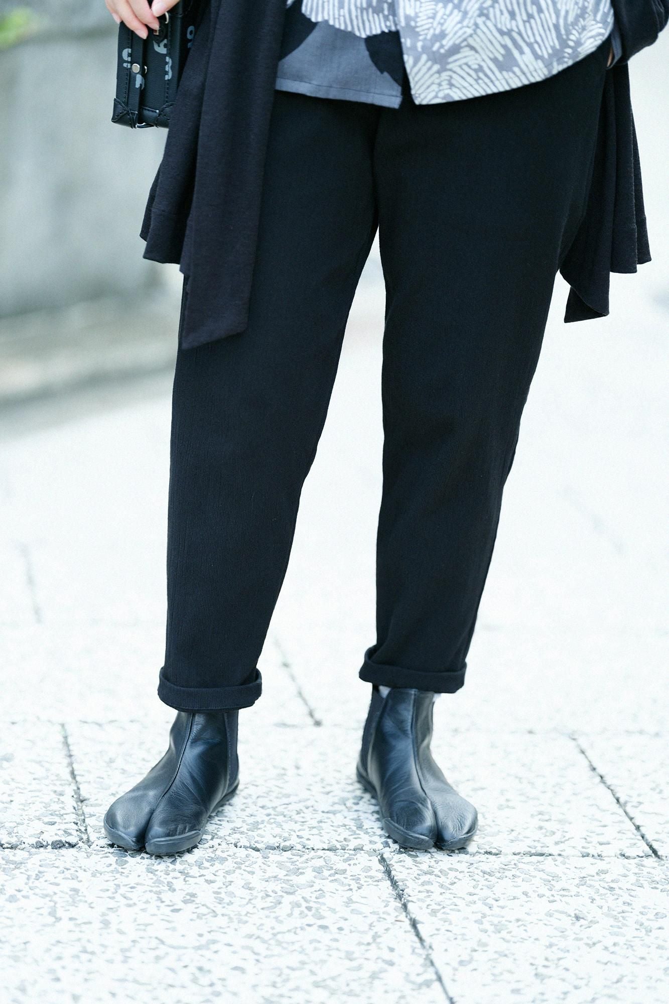 타카시마치지미 20/10 피크 엠보스 이지 테이퍼드 팬츠／검은색