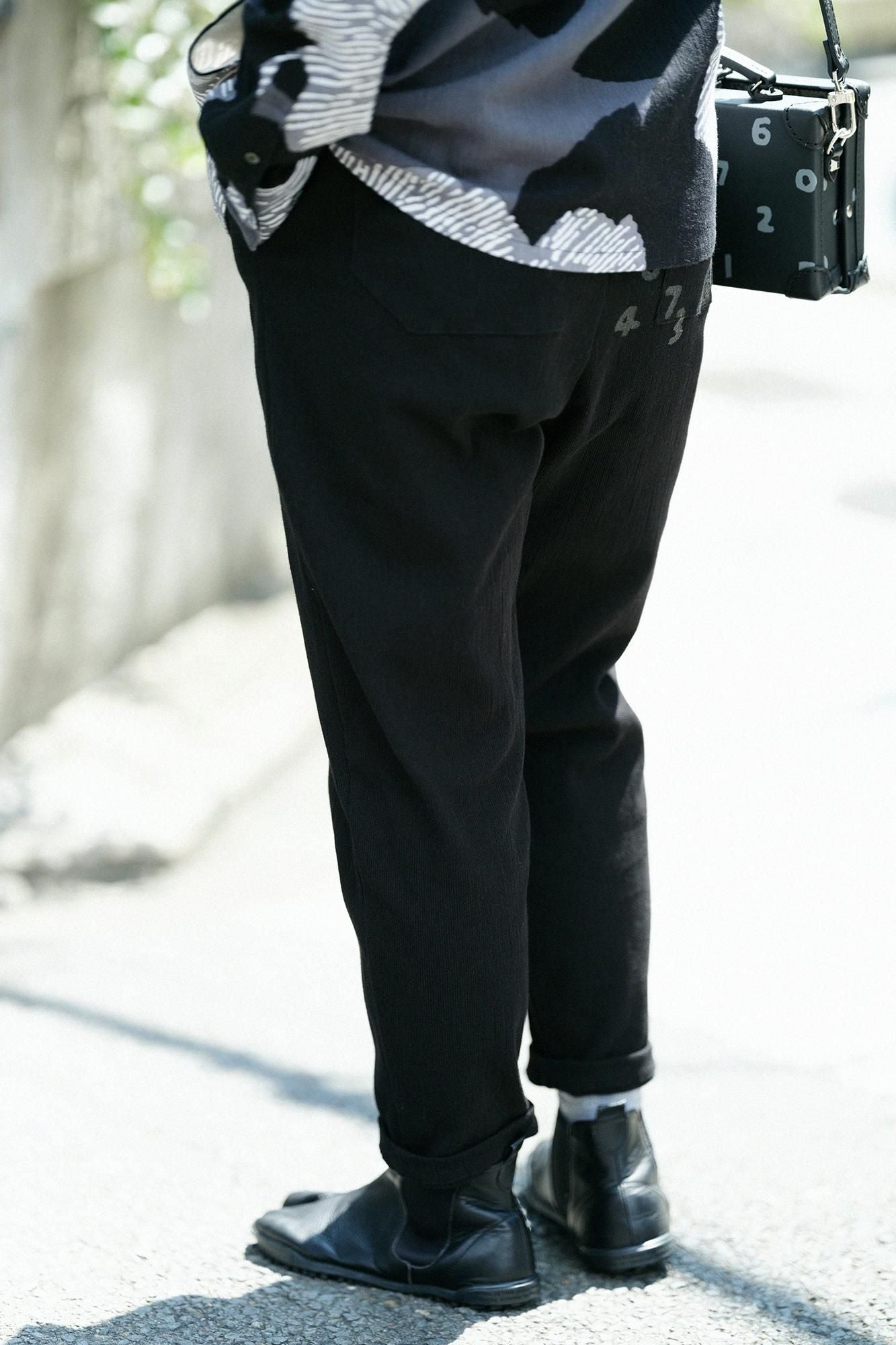 타카시마치지미 20/10 피크 엠보스 이지 테이퍼드 팬츠／검은색