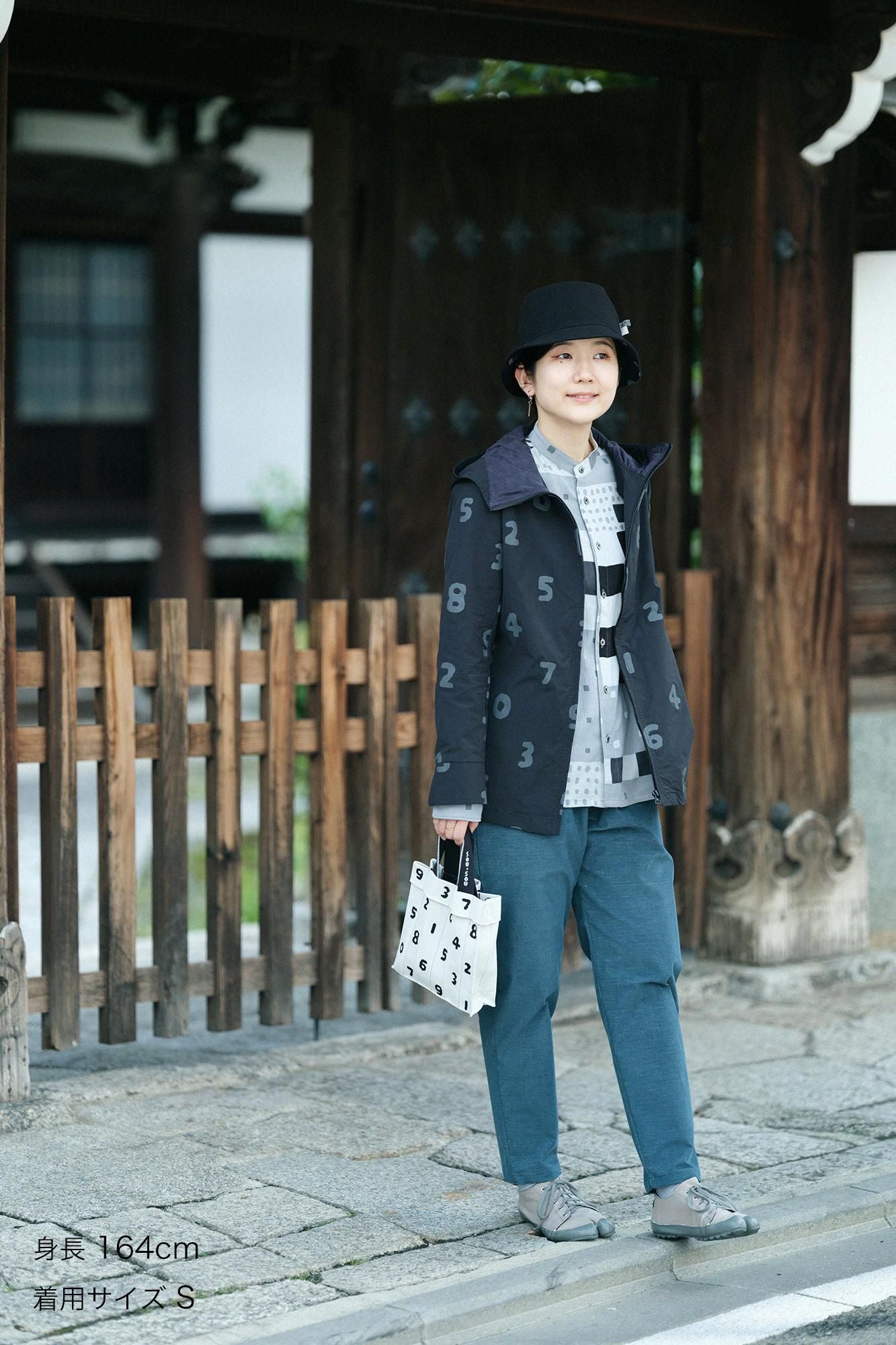 防潑水強撚蜜桃絨連帽外套/ SO-SU-U十數黑色