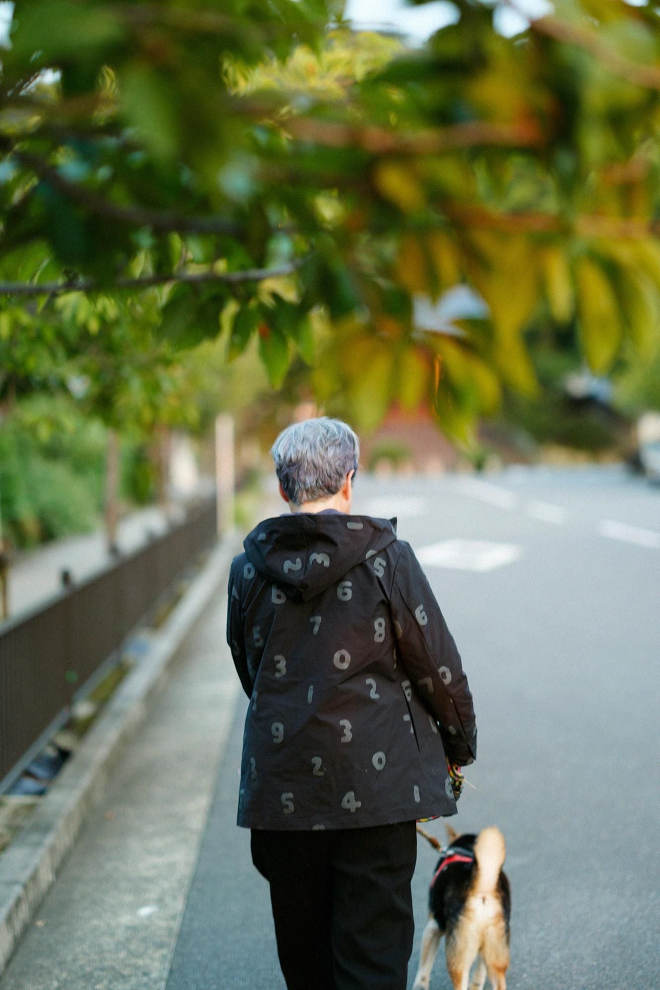 防潑水強撚蜜桃絨連帽外套/ SO-SU-U十數黑色