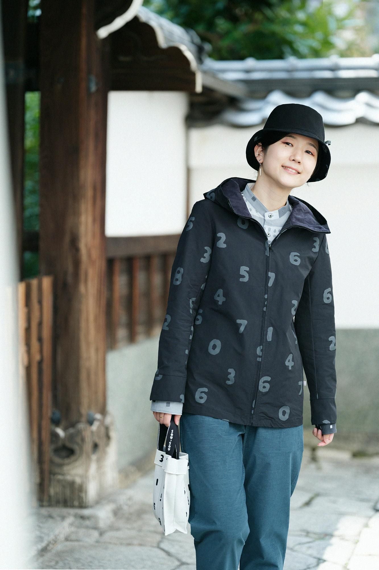 防潑水強撚蜜桃絨連帽外套/ SO-SU-U十數黑色