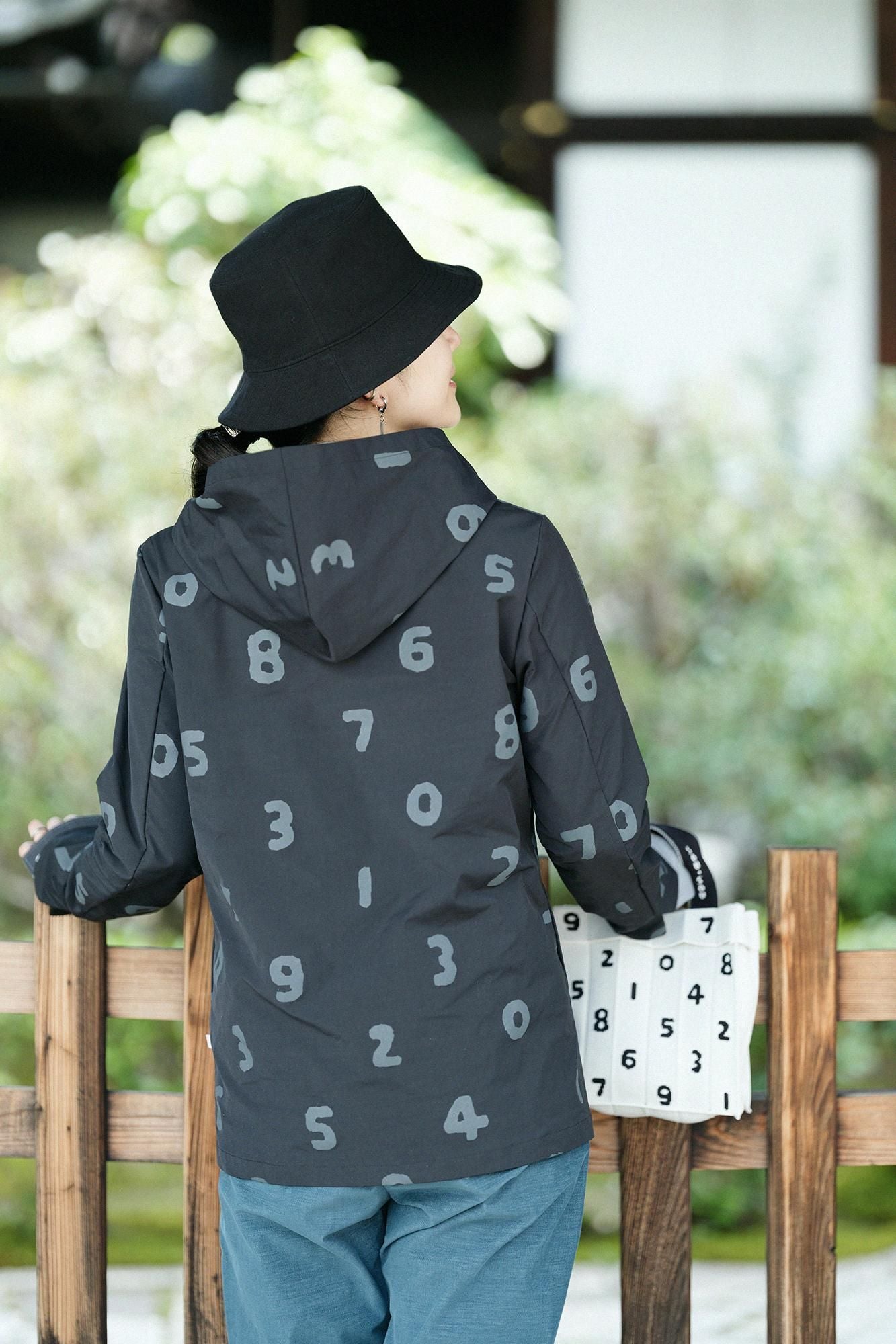 防潑水強撚蜜桃絨連帽外套/ SO-SU-U十數黑色