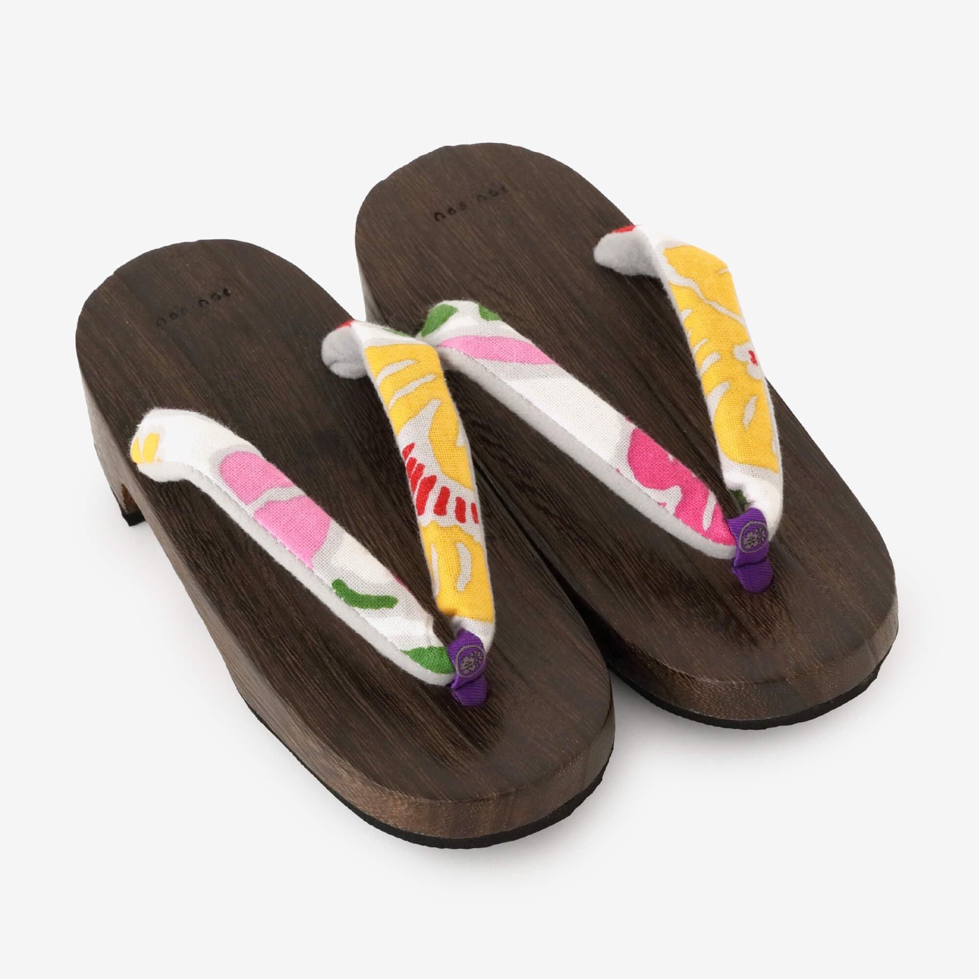 ●Kids Geta/Momoyamazaminds old time withand others