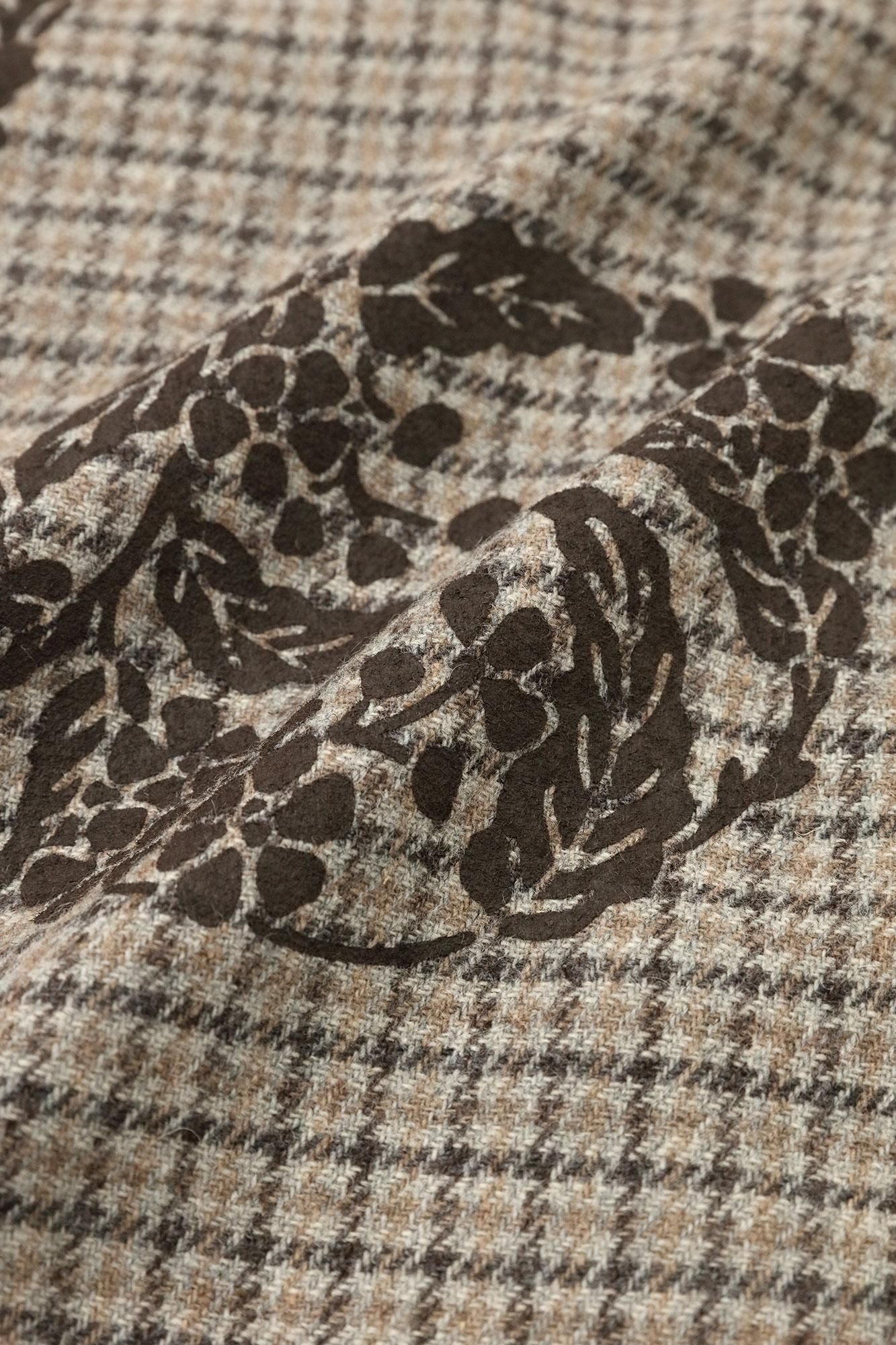 트위드 코우시오리 키사라기／하나마루 문양 치라시와 여백 소나무 염색 (Matsusomeiro) X Birch Brown (Bicker Brown)