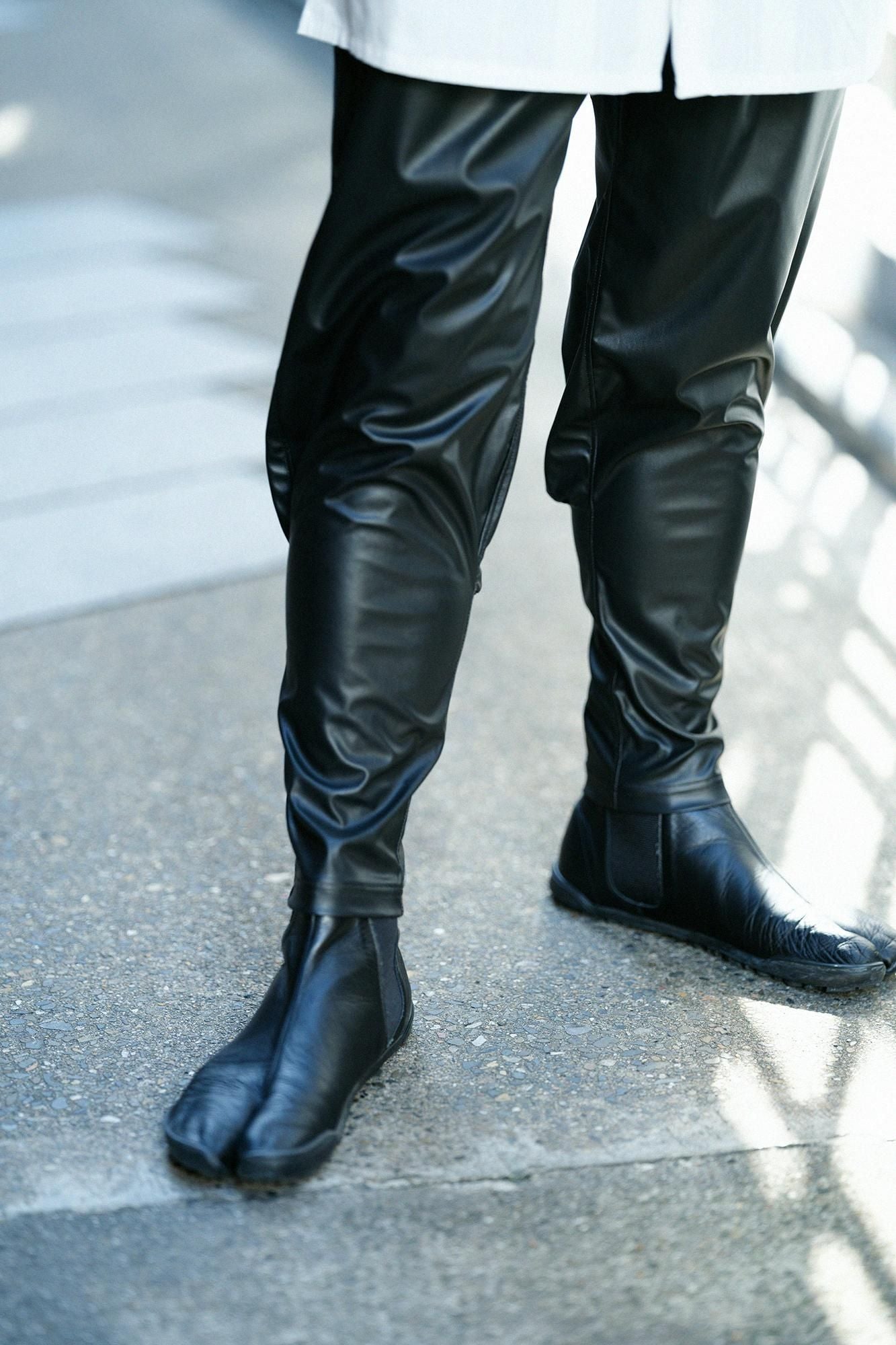 フェイクレザー 裁付（たっつけ）えんゆう穿き2.0／濡羽色（ぬればいろ）