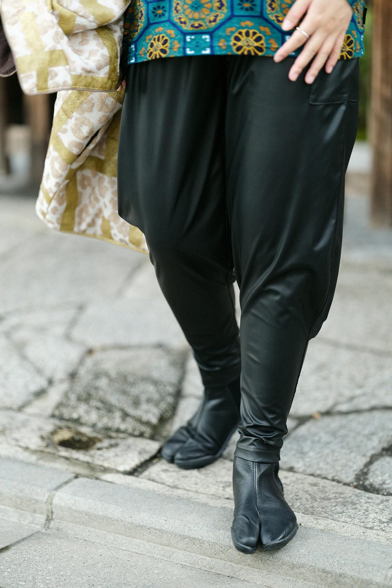 フェイクレザー 裁付（たっつけ）えんゆう穿き2.0／濡羽色（ぬればいろ）