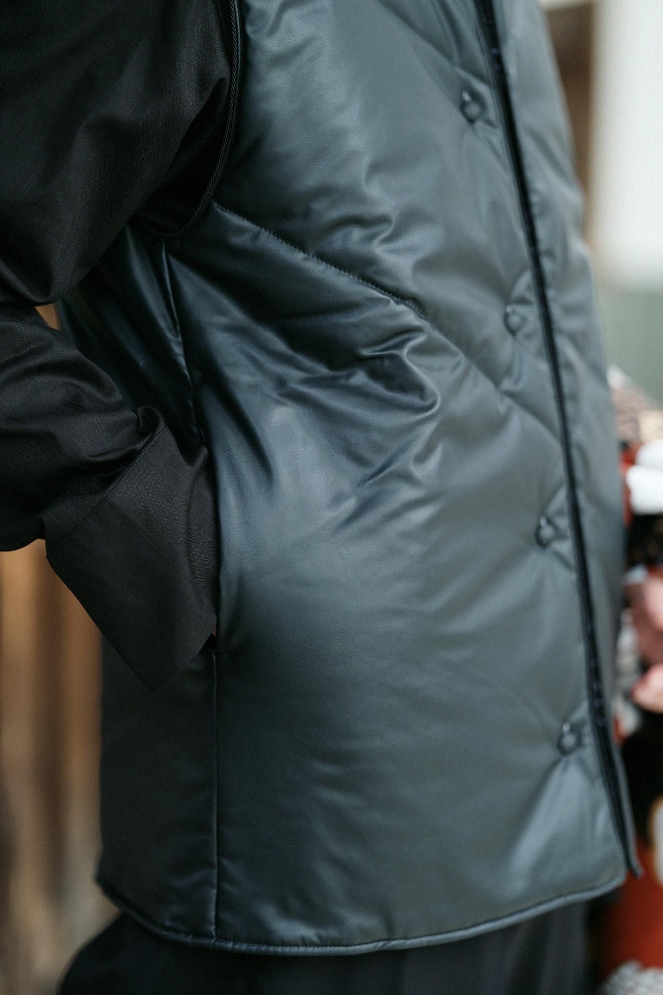 人造皮革陣羽織(Nagajinbaori)夾棉 附裡襯/黑色圓環風車紋 再現