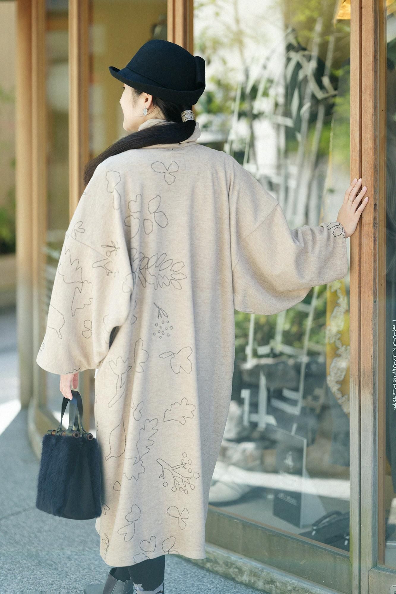 壓縮雙面編高領圓弧袖長方形洋裝/里山（Satoyama） 波動和留白丁子色