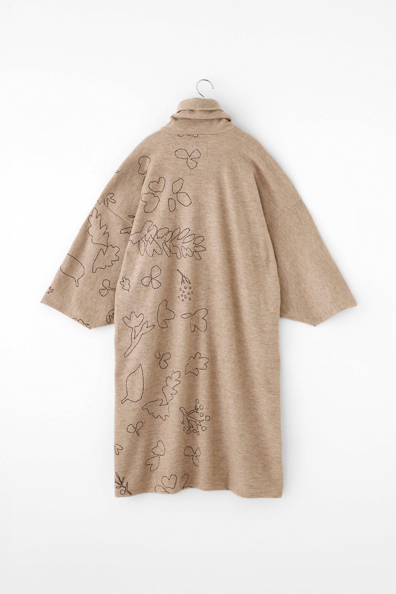 壓縮雙面編高領圓弧袖長方形洋裝/里山（Satoyama） 波動和留白丁子色