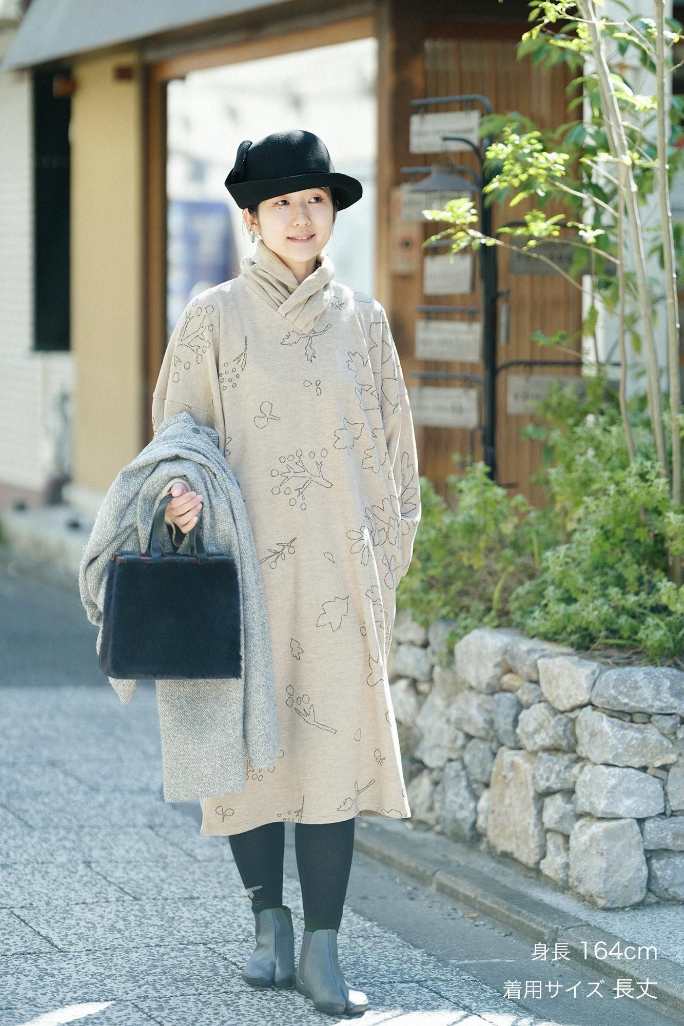 圧縮 両面編（りょうめんあみ） 衿巻薙刀長方形衣（えりまきなぎなたちょうほうけい）／里山（さとやま） ゆらぎ 丁子色（ちょうじいろ）