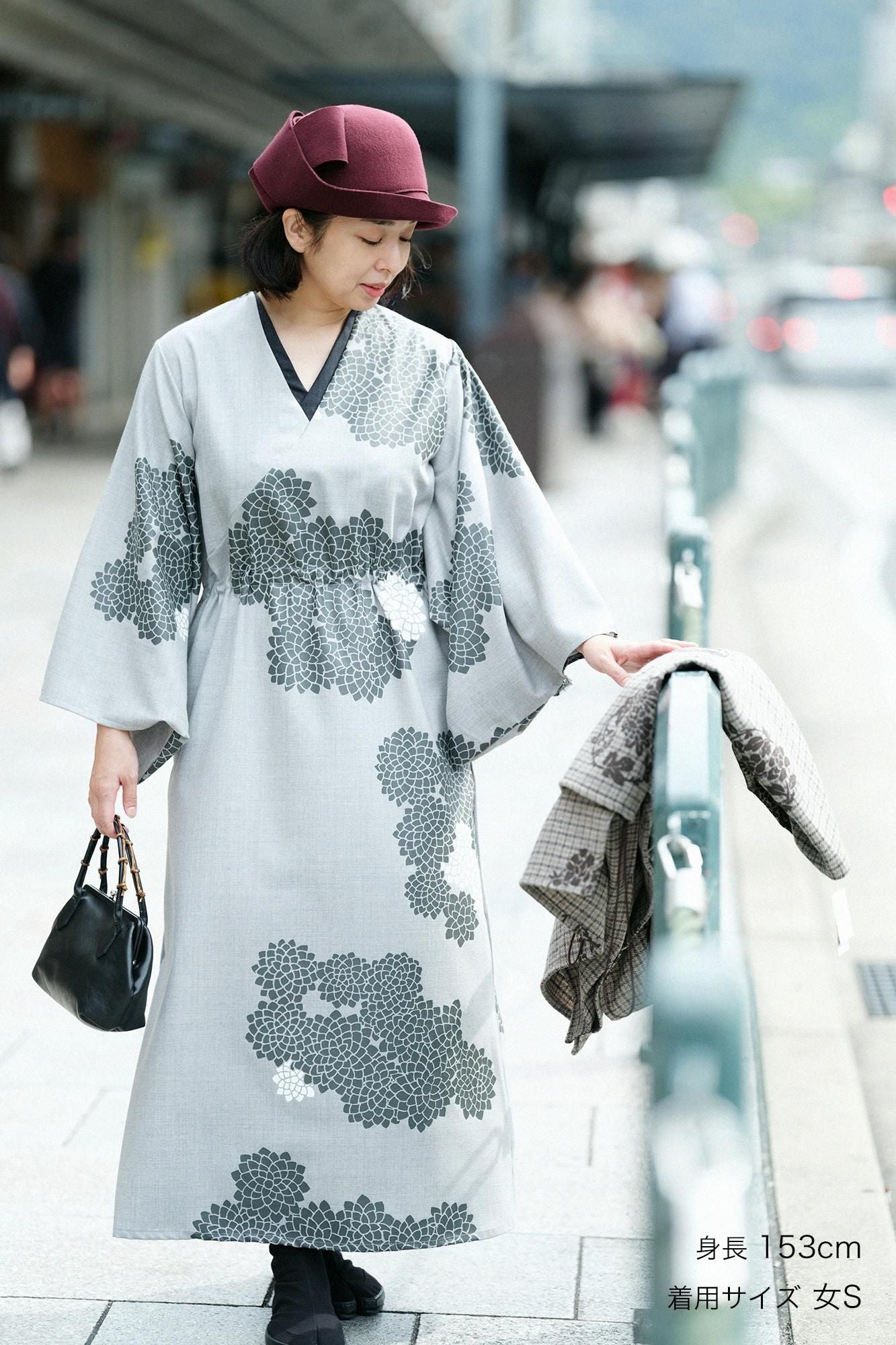 梳毛 半衿和服形洋裝/雲間菊和留白 淡灰色