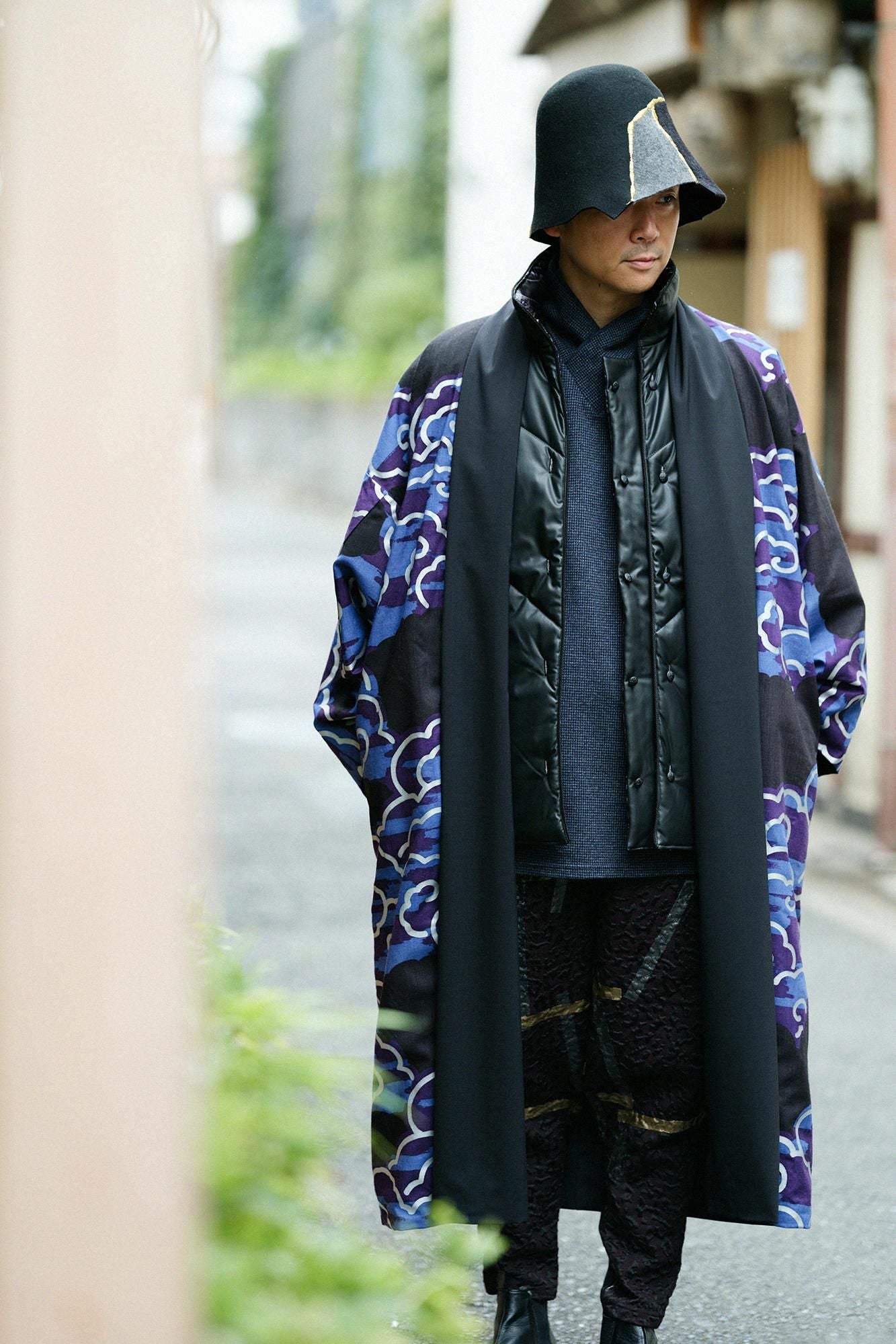 Combed Yarn×Muslin Wool Triangular Sleeve Coat Reversible / Black×Dragon-like Cloud