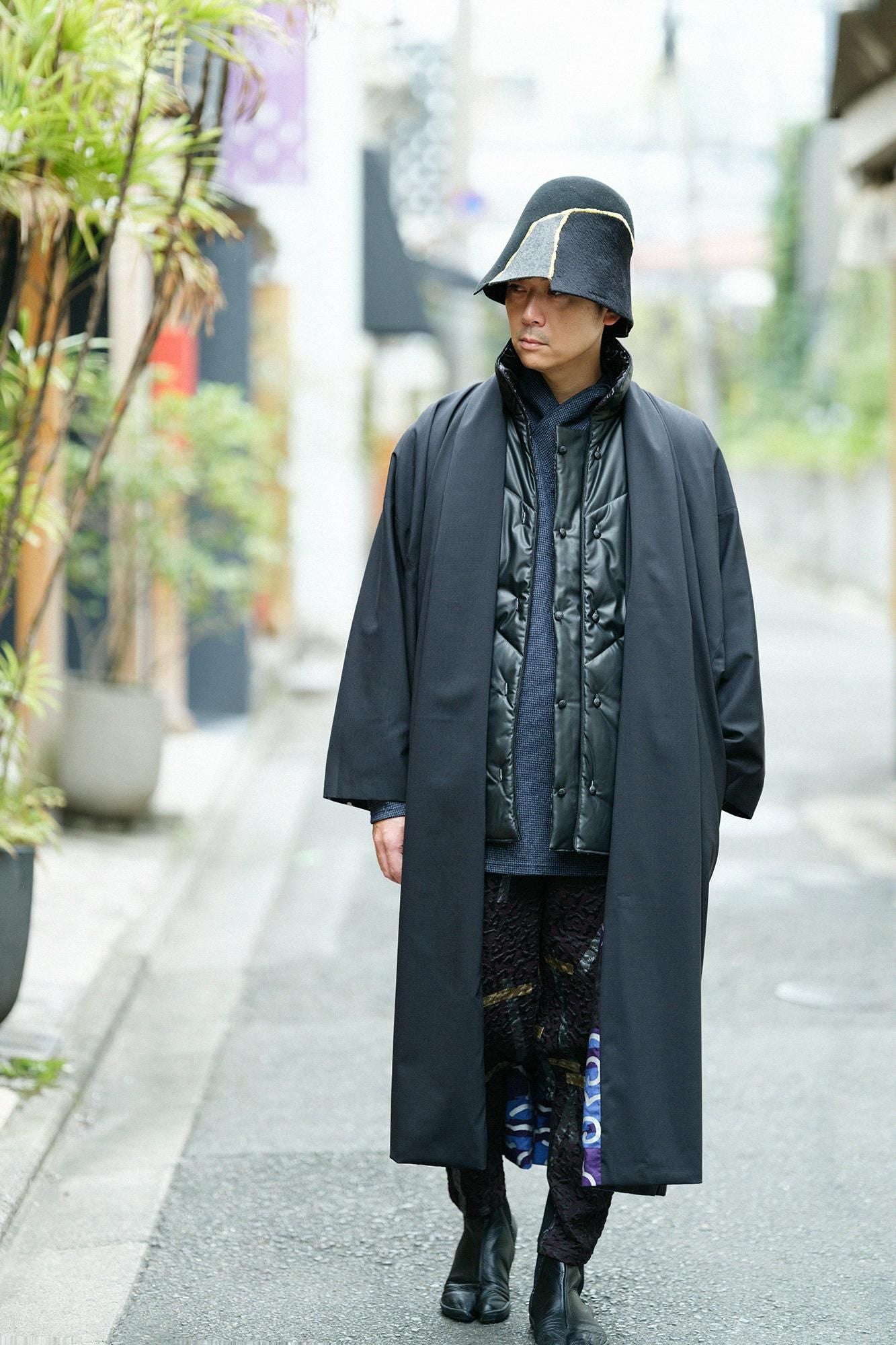 Combed Yarn×Muslin Wool Triangular Sleeve Coat Reversible / Black×Dragon-like Cloud