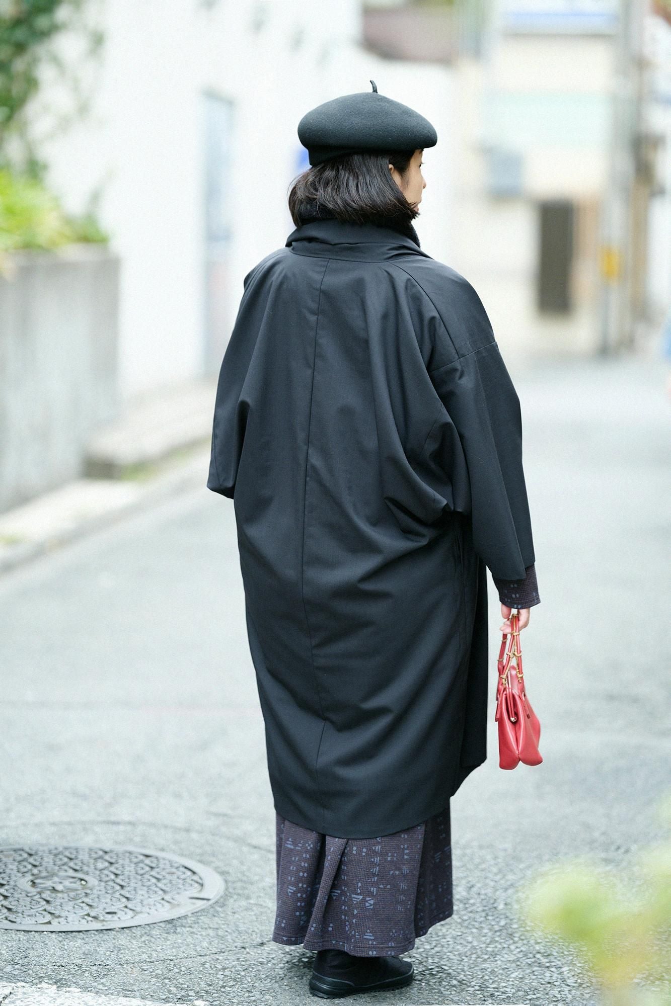 Combed Yarn×Muslin Wool Triangular Sleeve Coat Reversible / Black×Dragon-like Cloud