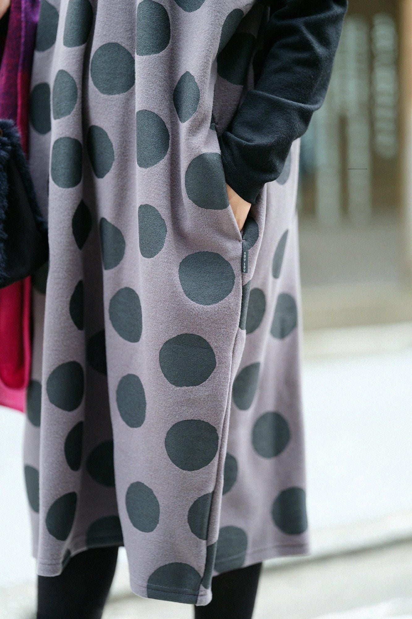 【官網限定】壓縮雙面編長方形洋裝/圓點深灰色