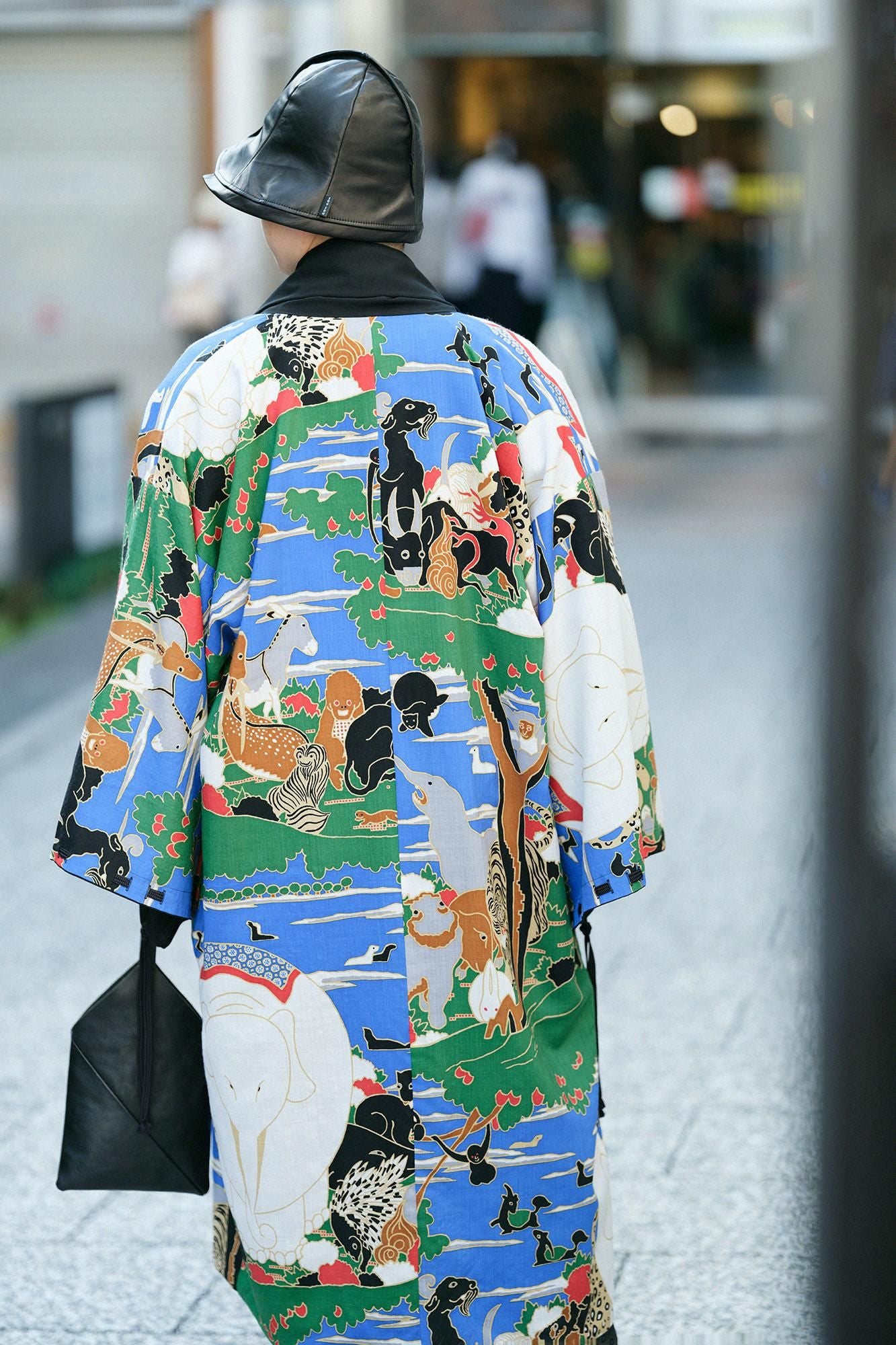 梳毛（そもう）×モスリン 宮中袖（きゅうちゅうそで） 可逆（かぎゃく）／濡羽色（ぬればいろ）×若冲 鳥獣花木図屏風（ちょうじゅうかぼくずびょうぶ） 写し2