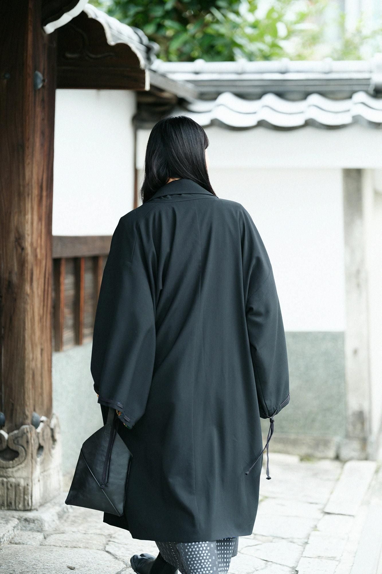 梳毛（そもう）×モスリン 宮中袖（きゅうちゅうそで） 可逆（かぎゃく）／濡羽色（ぬればいろ）×若冲 鳥獣花木図屏風（ちょうじゅうかぼくずびょうぶ） 写し2