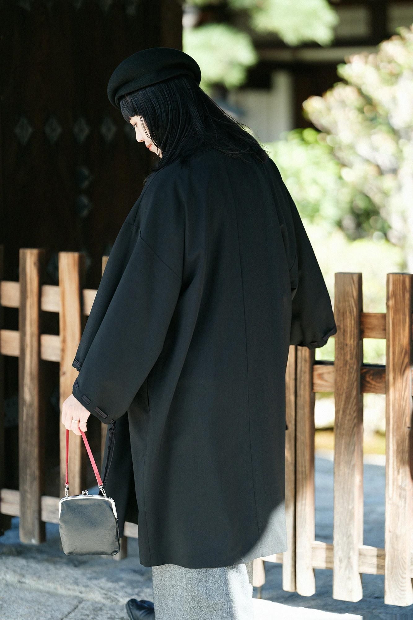 梳毛（そもう）×モスリン 宮中袖（きゅうちゅうそで） 可逆（かぎゃく）／濡羽色（ぬればいろ）×雲間（くもま）に菊2