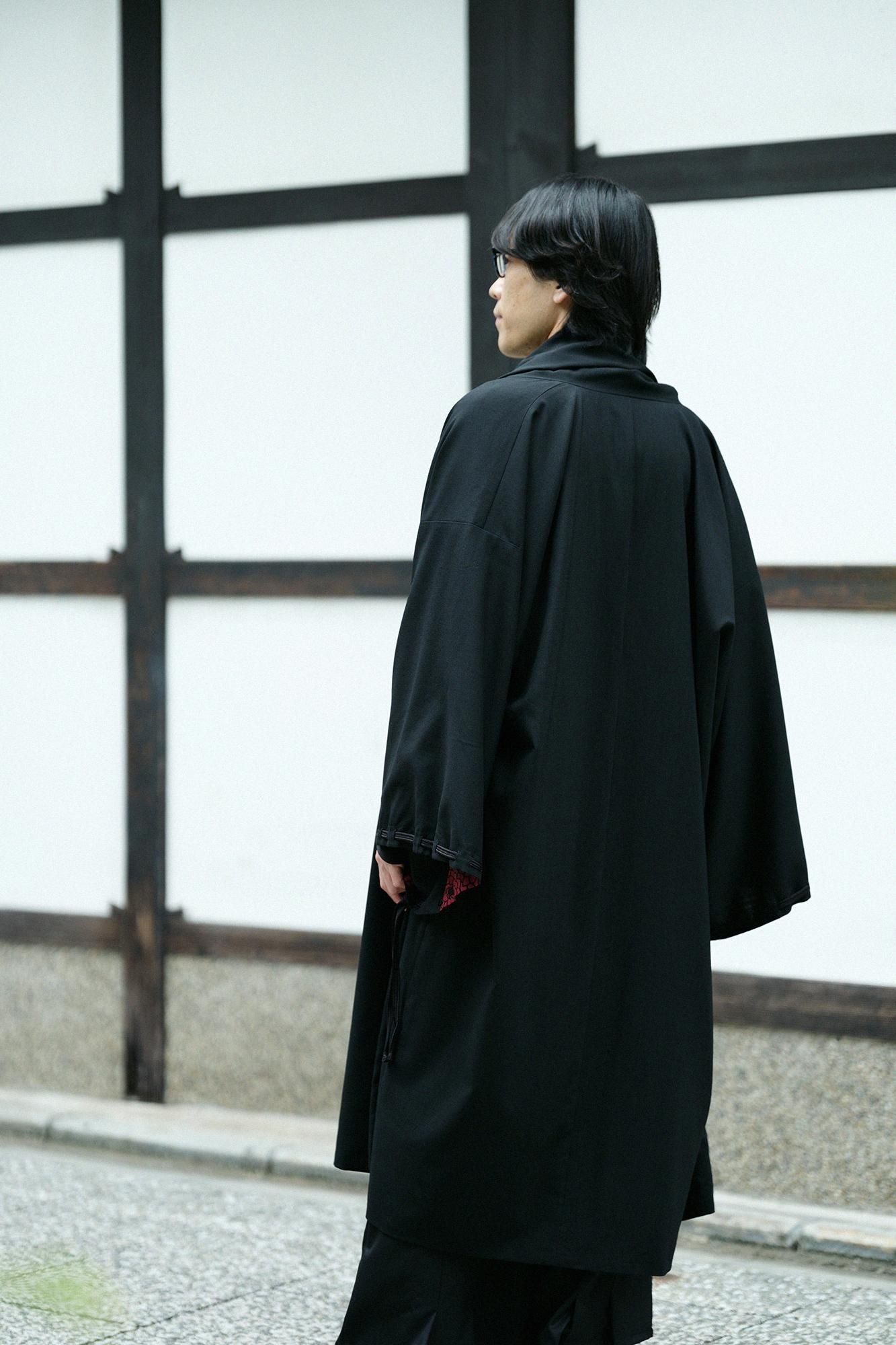 梳毛（そもう）×モスリン 宮中袖（きゅうちゅうそで） 可逆（かぎゃく）／濡羽色（ぬればいろ）×雲間（くもま）に菊2