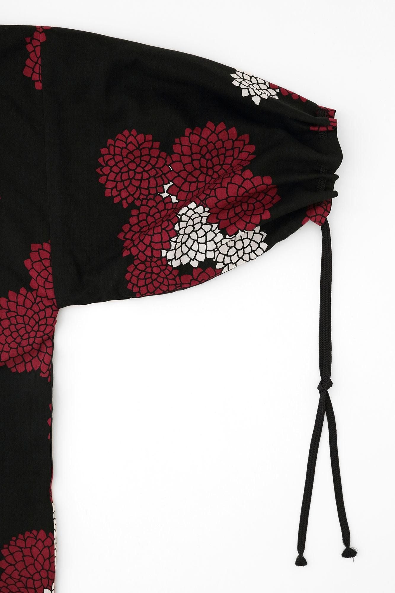 梳毛（そもう）×モスリン 宮中袖（きゅうちゅうそで） 可逆（かぎゃく）／濡羽色（ぬればいろ）×雲間（くもま）に菊2