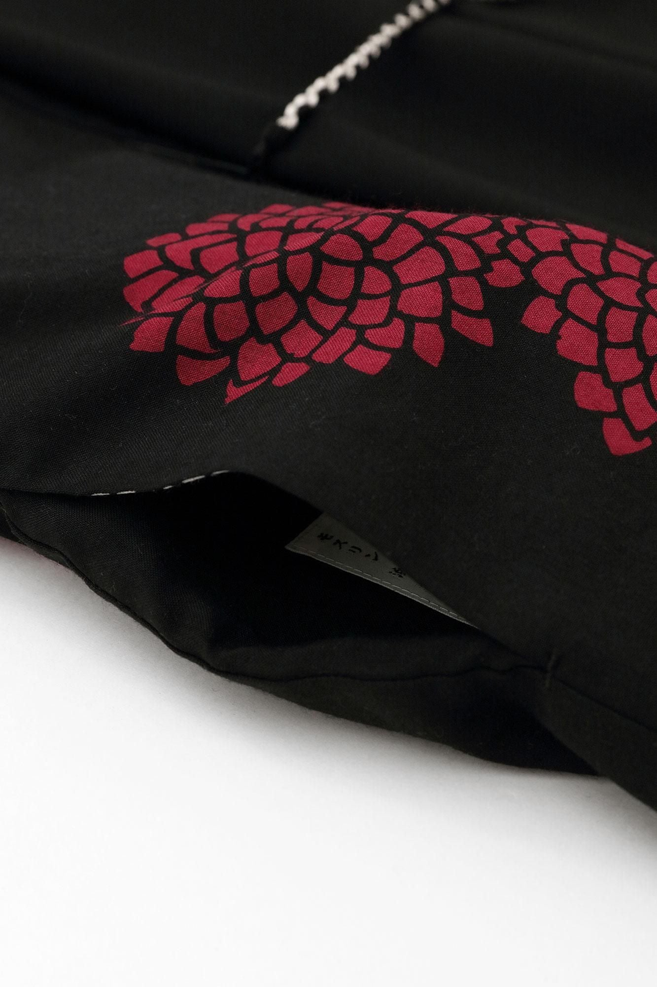 梳毛（そもう）×モスリン 宮中袖（きゅうちゅうそで） 可逆（かぎゃく）／濡羽色（ぬればいろ）×雲間（くもま）に菊2