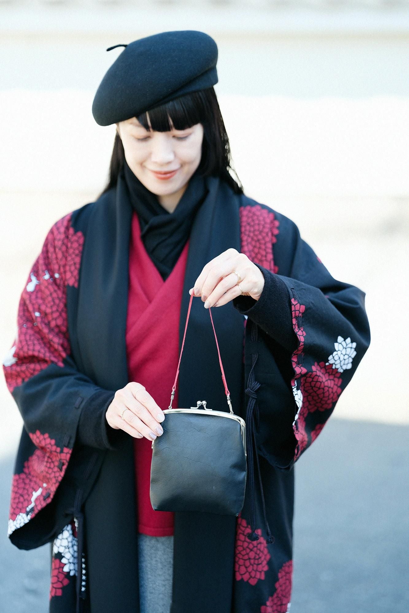 梳毛（そもう）×モスリン 宮中袖（きゅうちゅうそで） 可逆（かぎゃく）／濡羽色（ぬればいろ）×雲間（くもま）に菊2