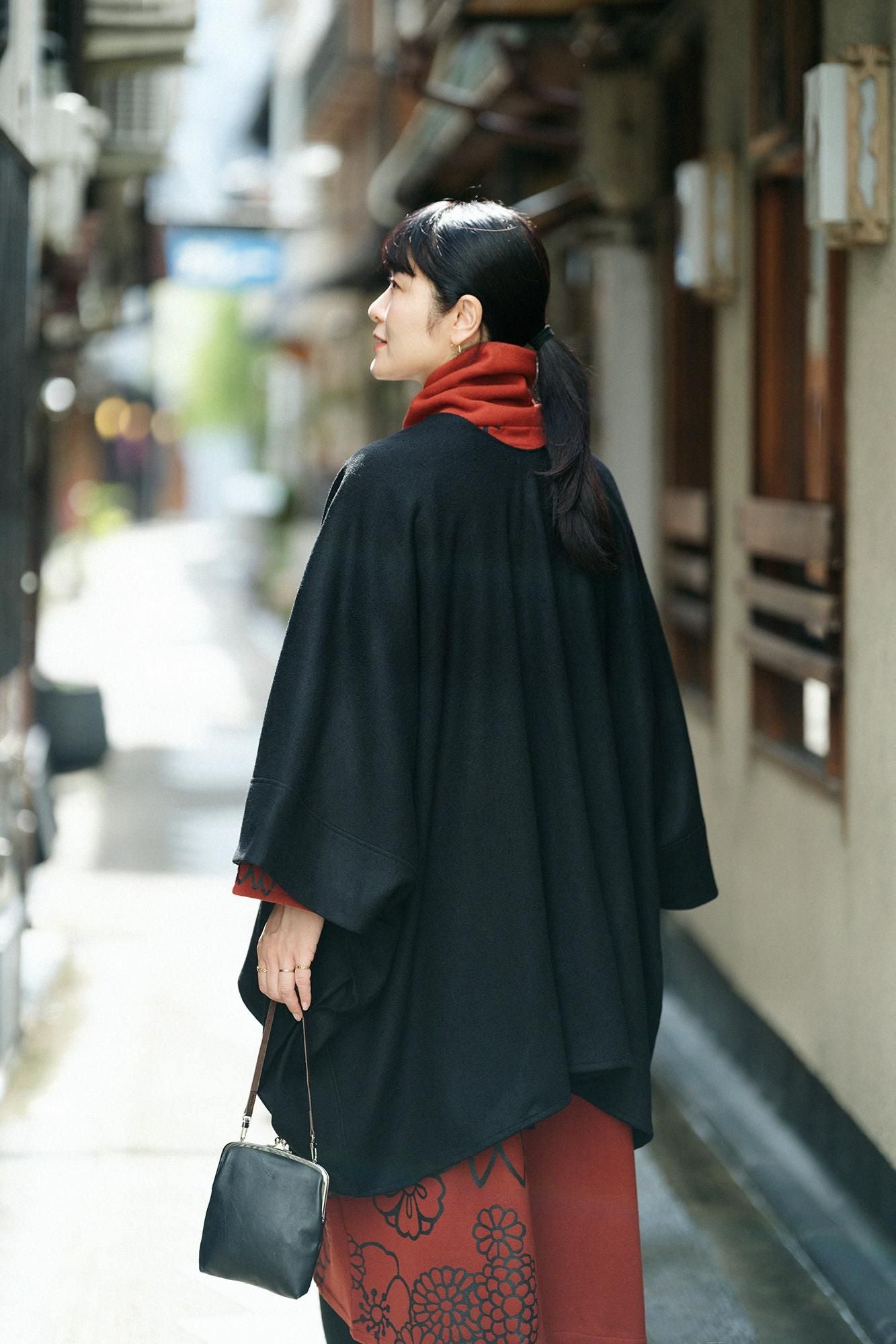 梳毛強壓縮平織 如月披風／黑色