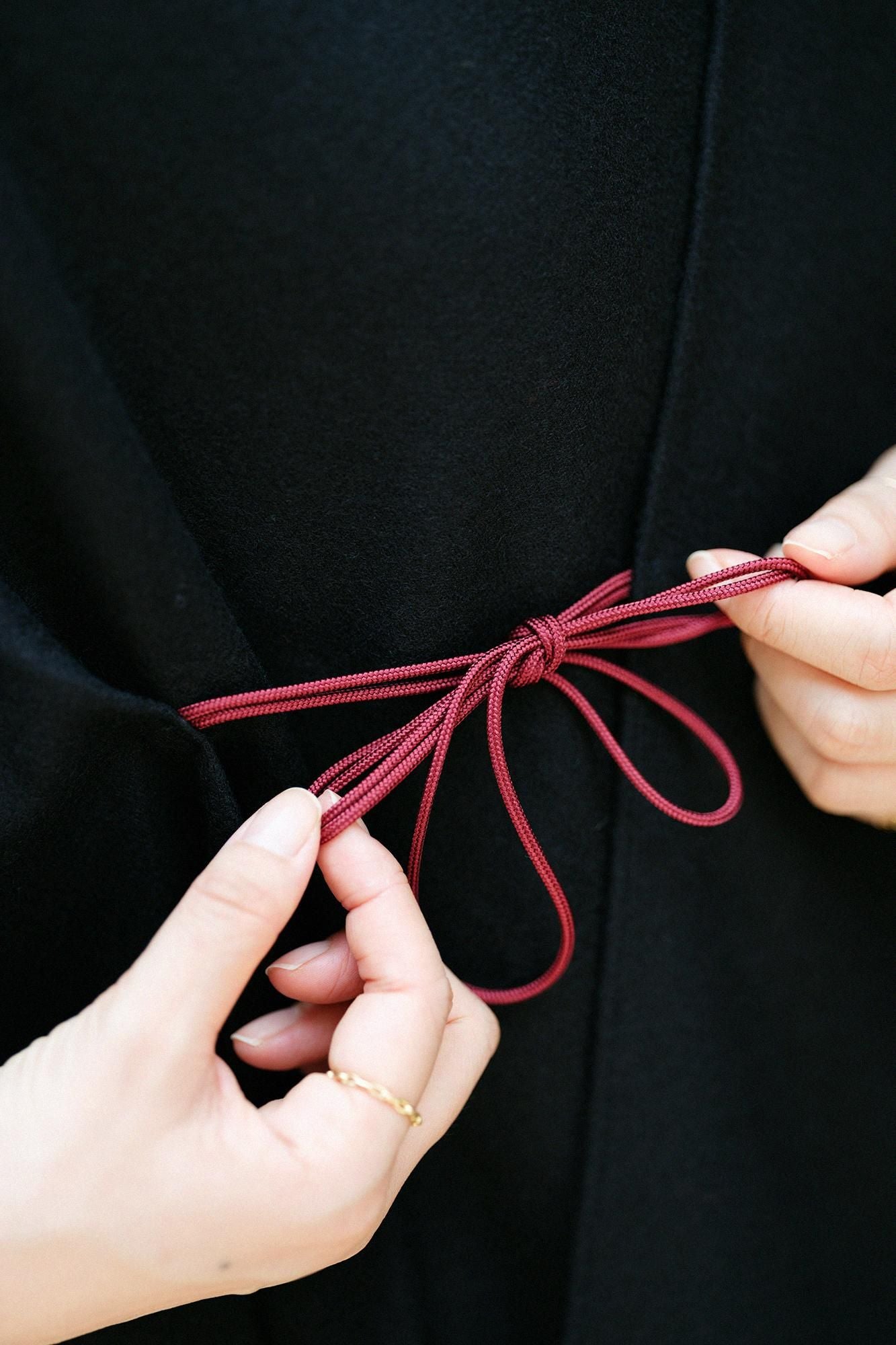 梳毛強壓縮平織 如月披風／黑色