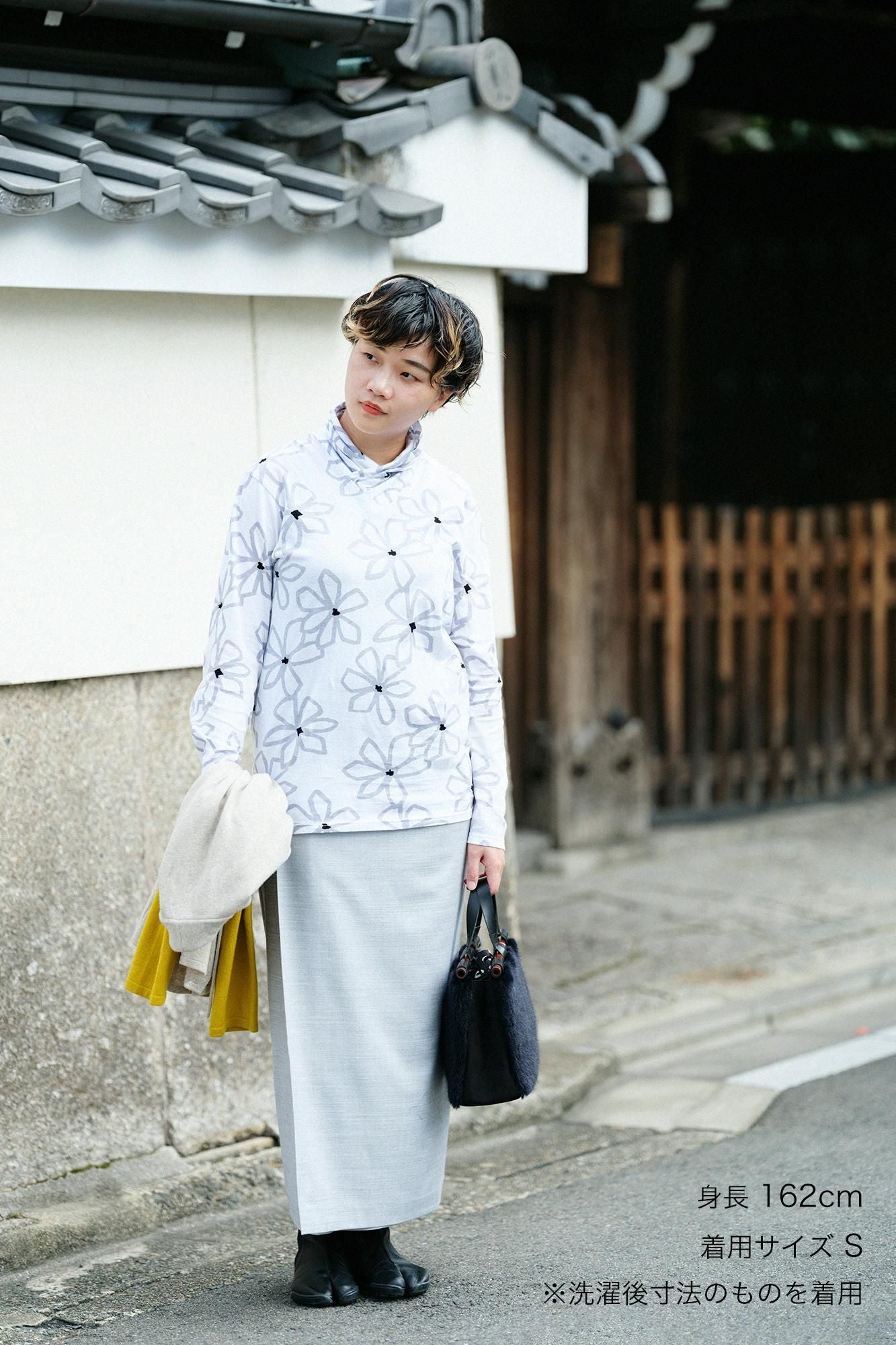 高領上衣/梔子花