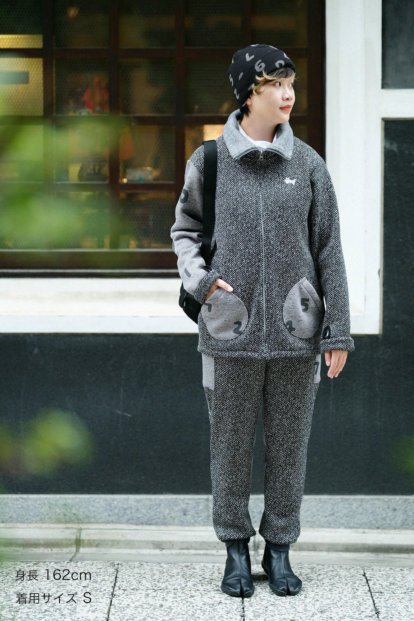 【官網限定】內起絨斜紋針織 ZIP UP N.W.BIKE 外套／白色・黑色×SO-SU-U十數