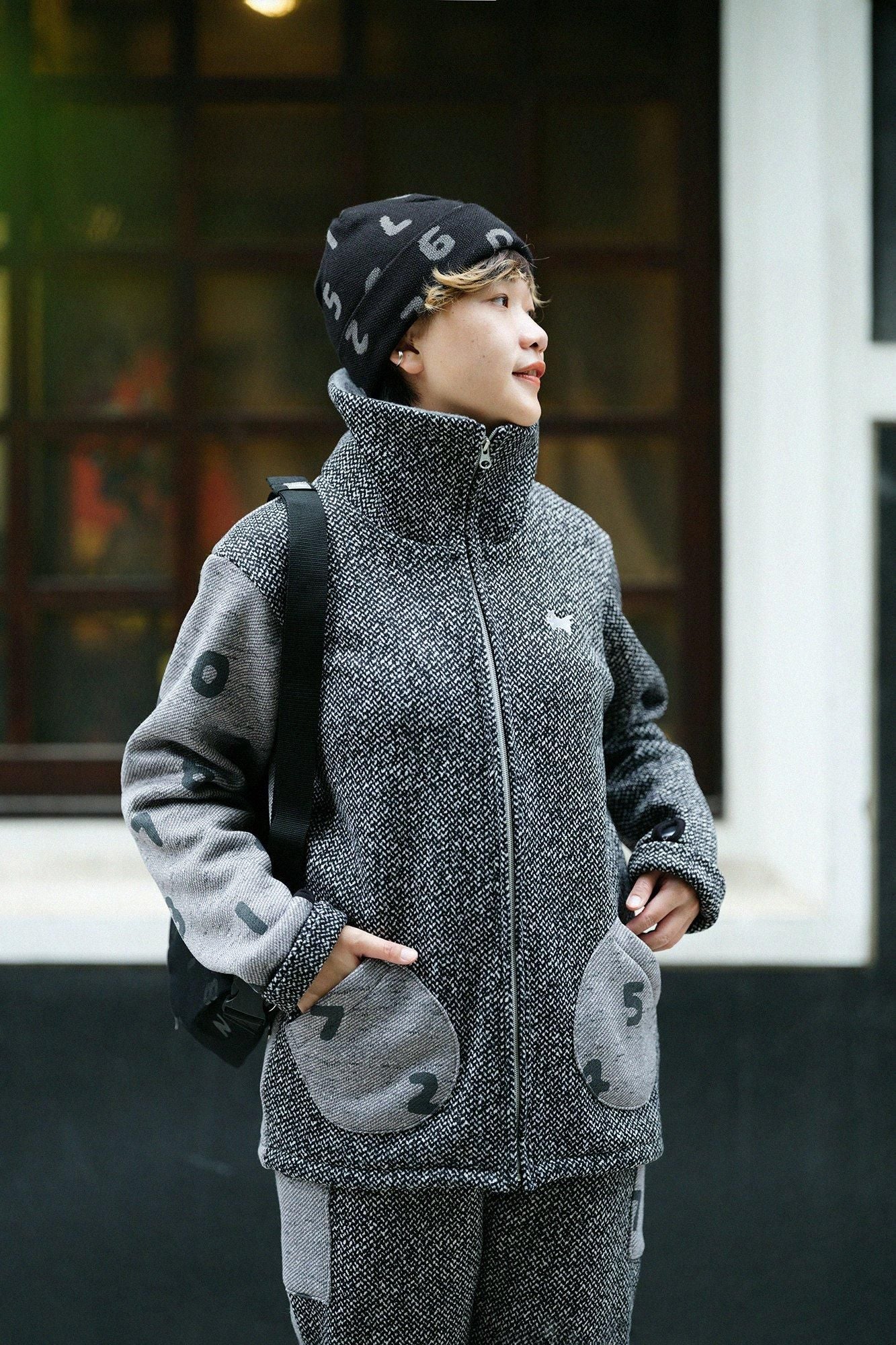 【官網限定】內起絨斜紋針織 ZIP UP N.W.BIKE 外套／白色・黑色×SO-SU-U十數