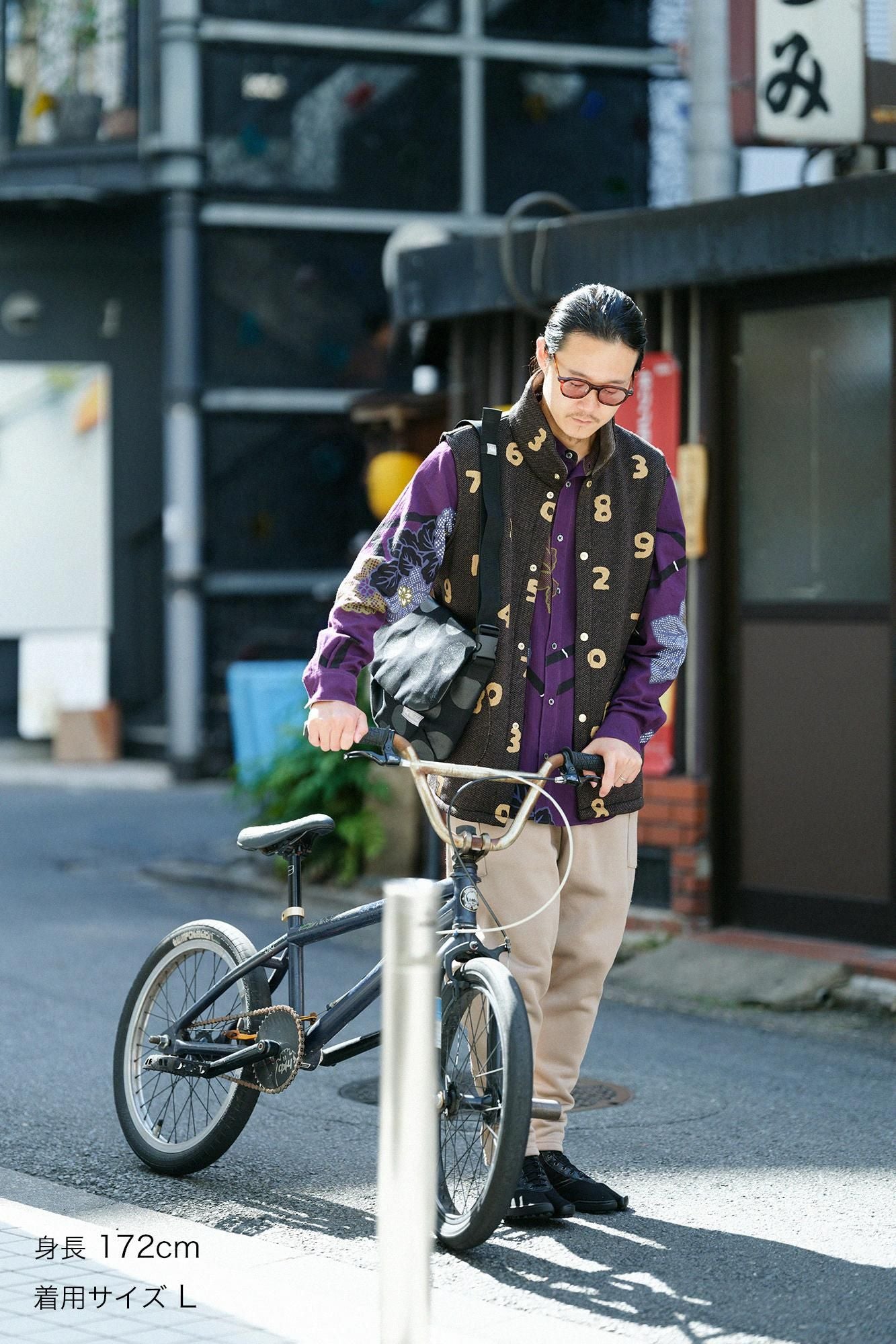 裏起毛ツイルニット ベスト／SO-SU-U 憲法色（けんぽういろ）