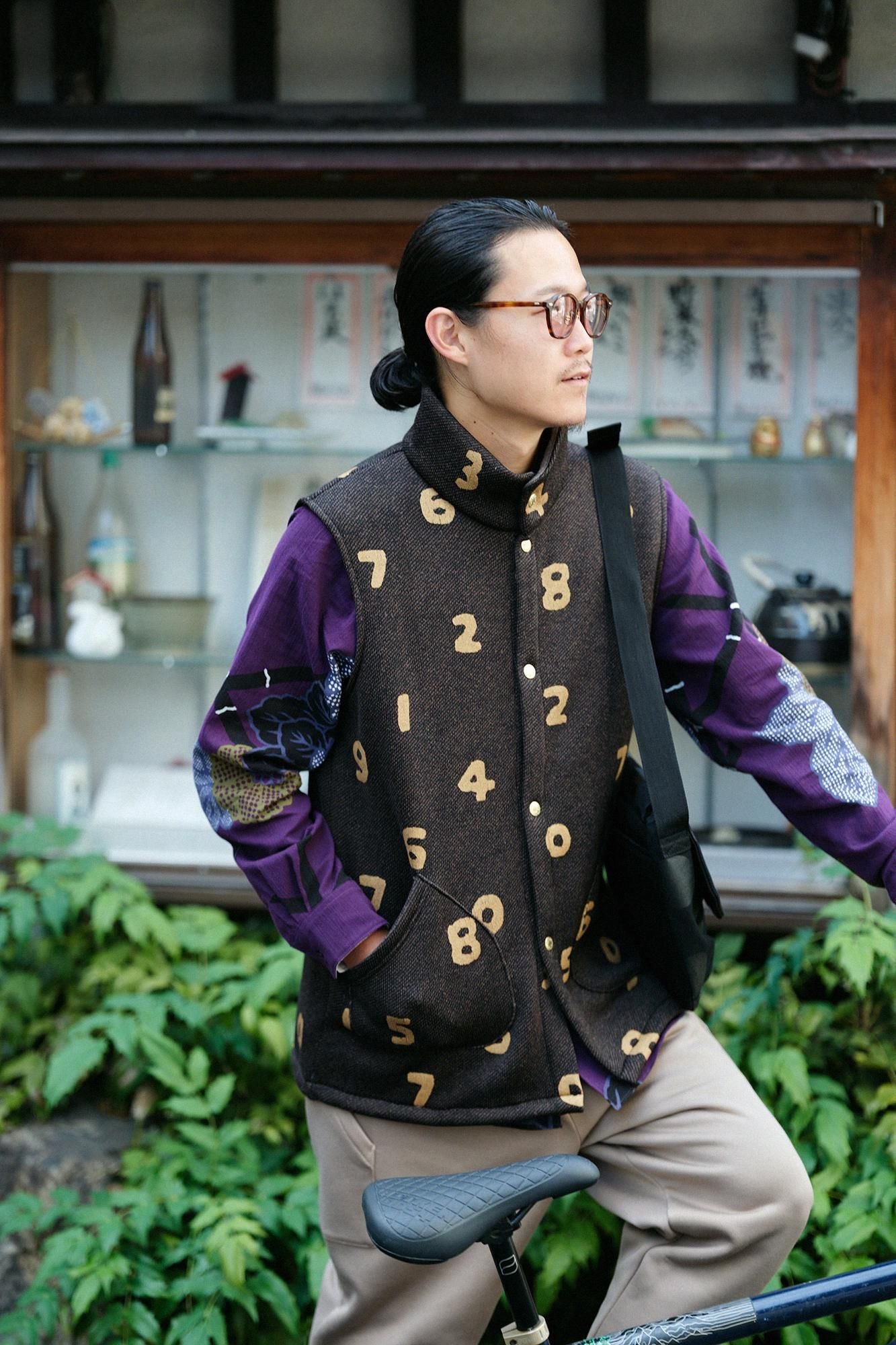 裏起毛ツイルニット ベスト／SO-SU-U 憲法色（けんぽういろ）